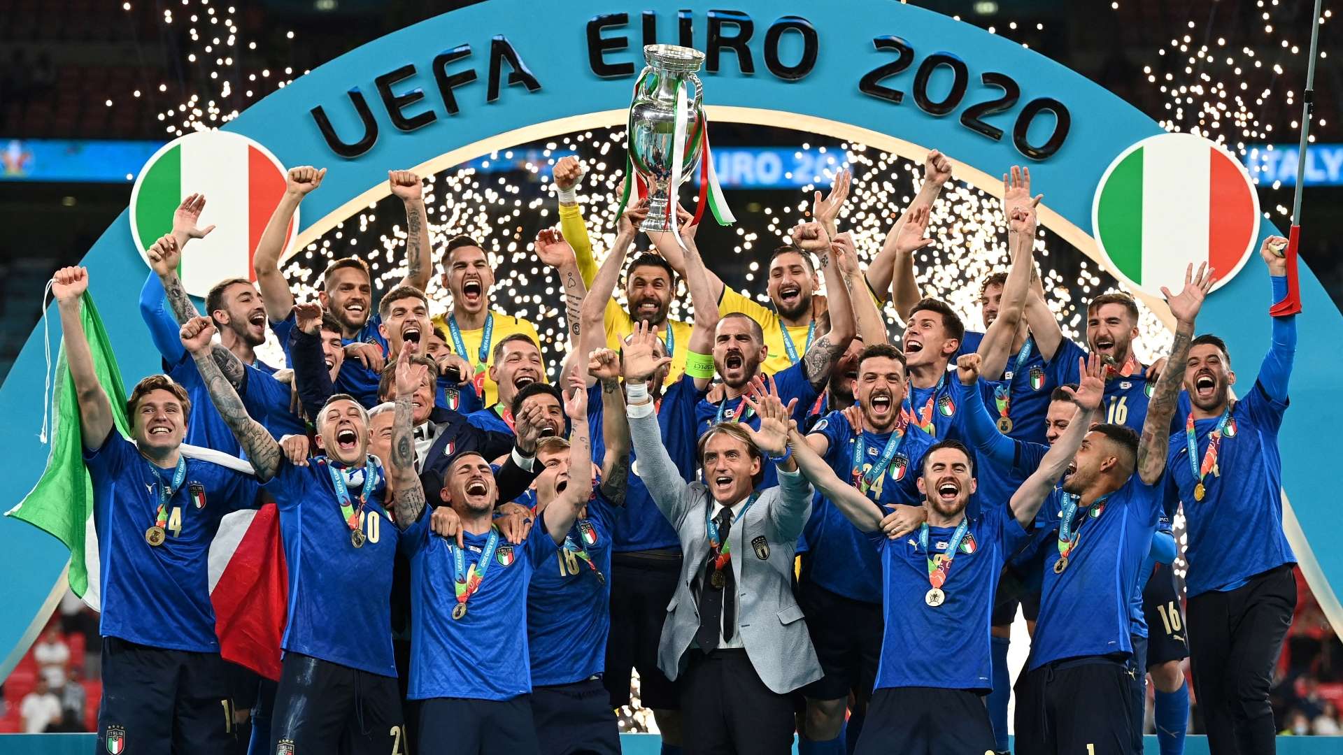 Italy trophy England Euro