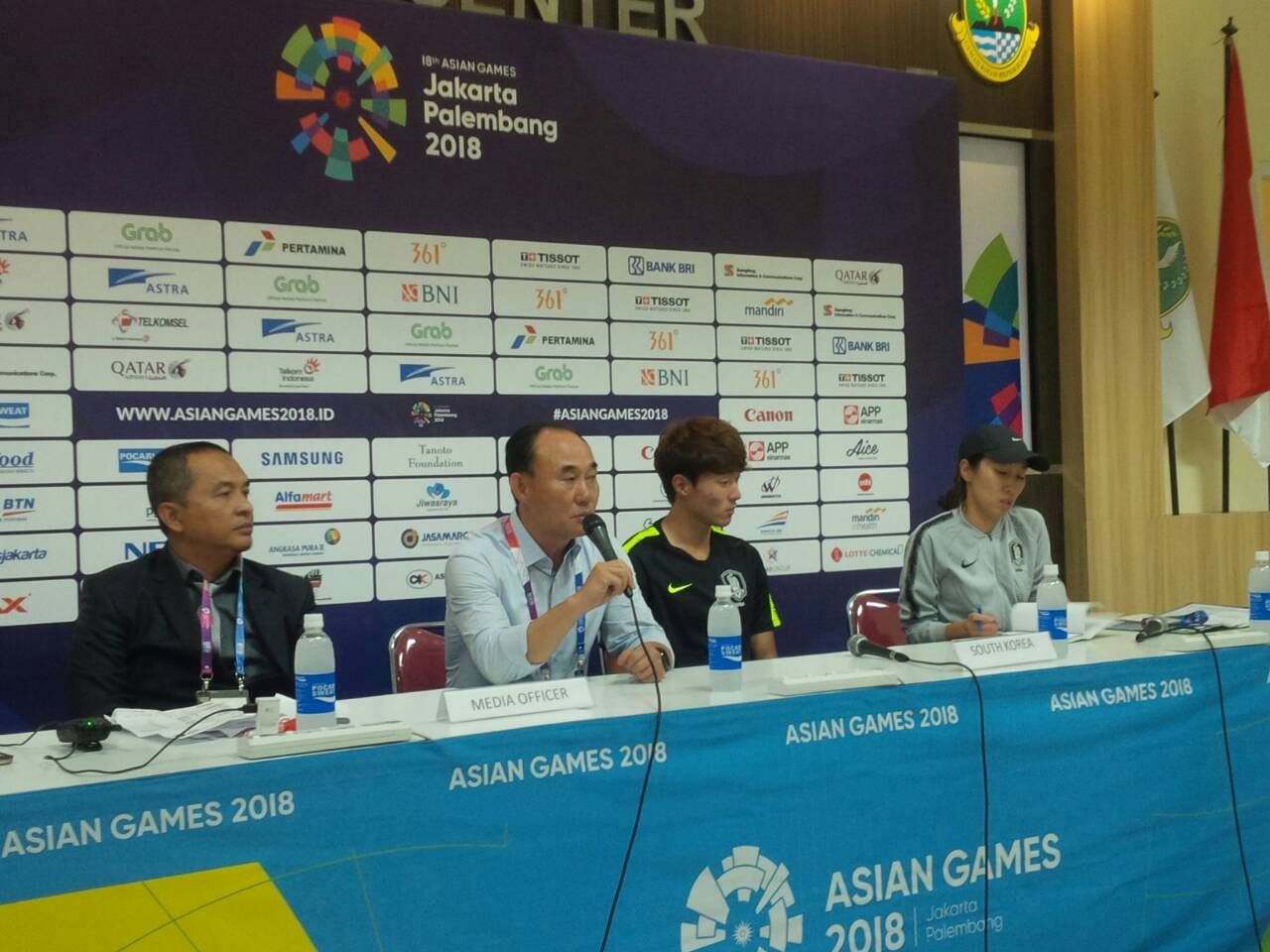 Kim Hak Bum -  Pelatih Korea Selatan