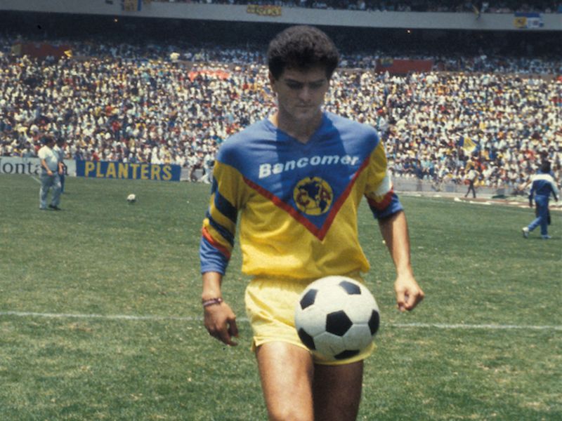 carlos hermosillo américa