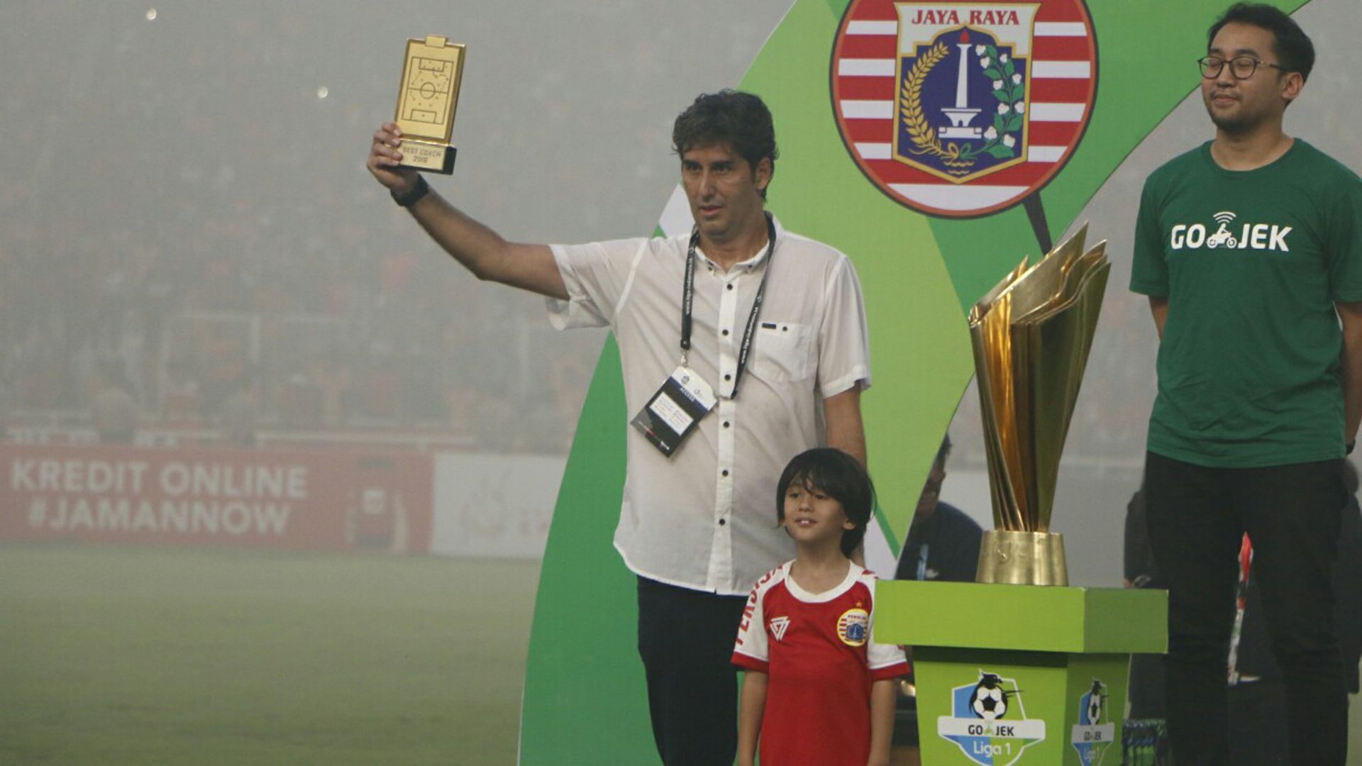 Stefano Cugurra - Pelatih Terbaik Liga 1 2018