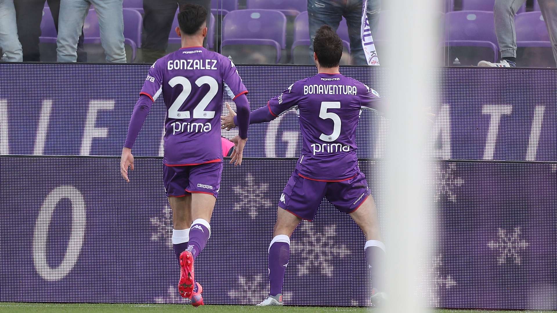 Bonaventura celebrating Fiorentina Salernitana