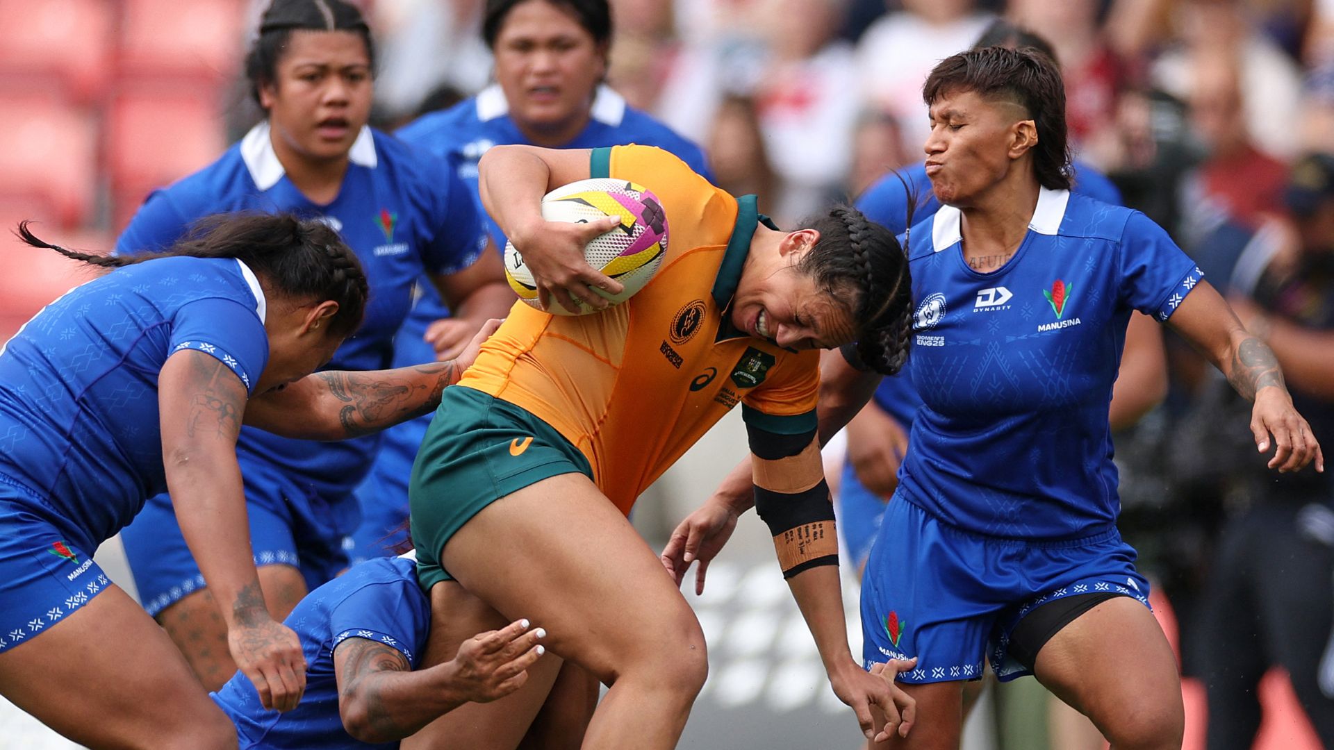 Australia's center Cecilia Smith (C) runs with the ball during the Women's Rugby World Cup