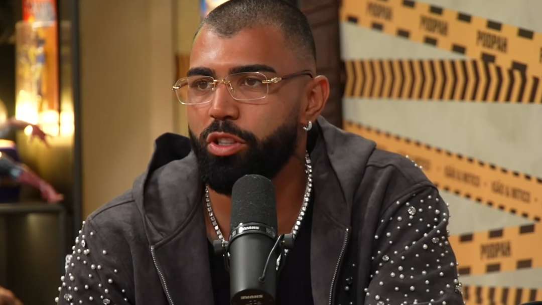 Gabigol durante participação no PodPah, em 2025