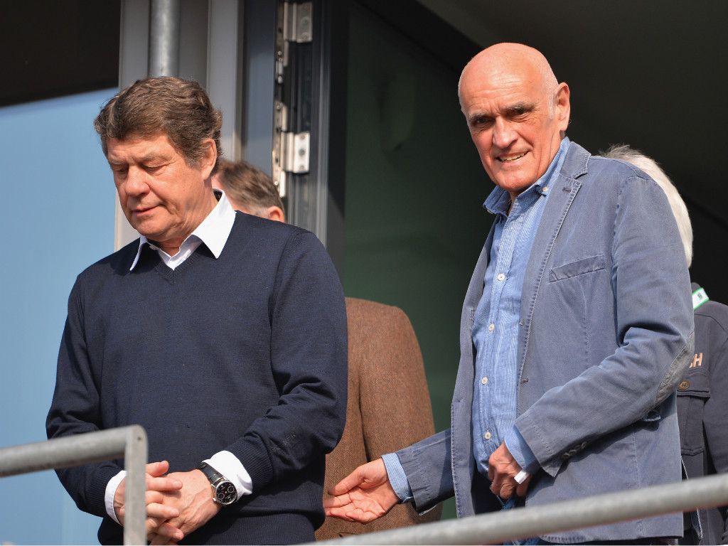 Otto Rehhagel (links) erhält den DFB-Preis für sein Lebenswerk