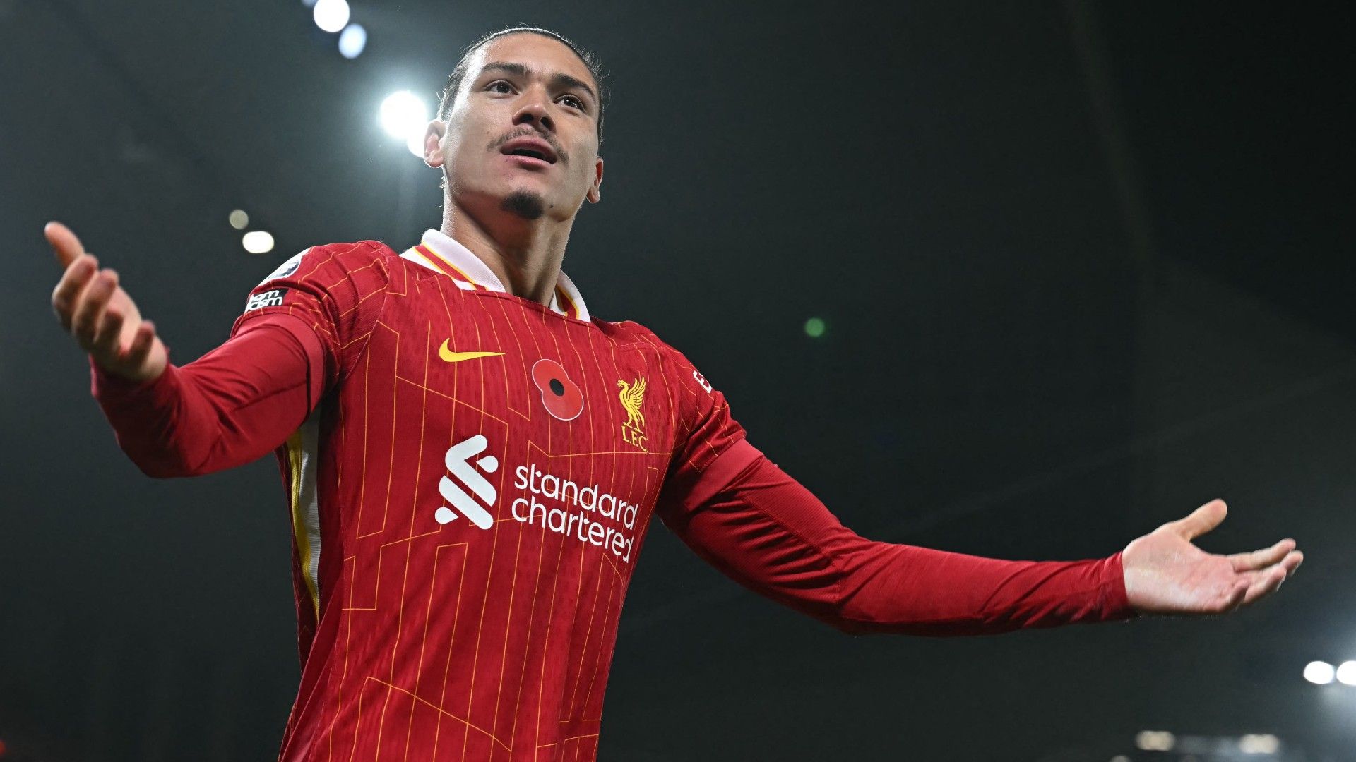 Liverpool's Uruguayan striker #09 Darwin Nunez celebrates