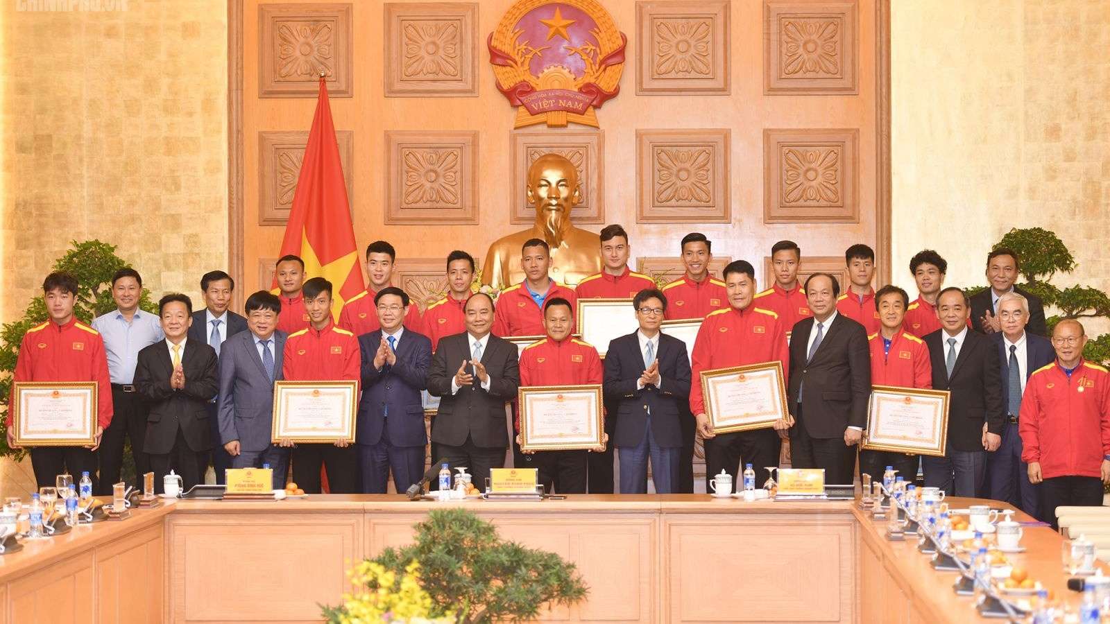 Thủ tướng Nguyễn Xuân Phúc gặp mặt và khen thưởng ĐTQG Việt Nam