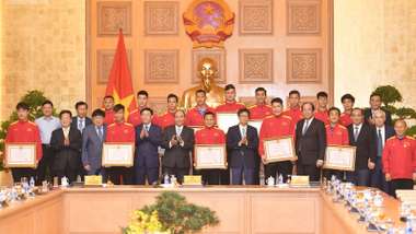 Thủ tướng Nguyễn Xuân Phúc gặp mặt và khen thưởng ĐTQG Việt Nam
