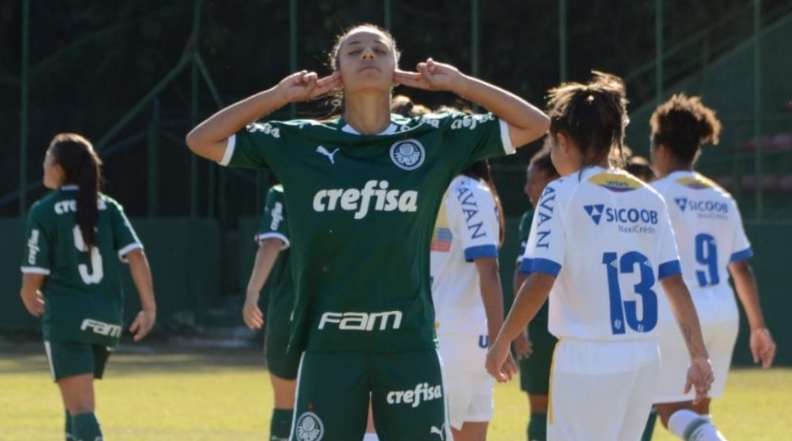 Palmeiras comemora vitória no Brasileiro da Série A2