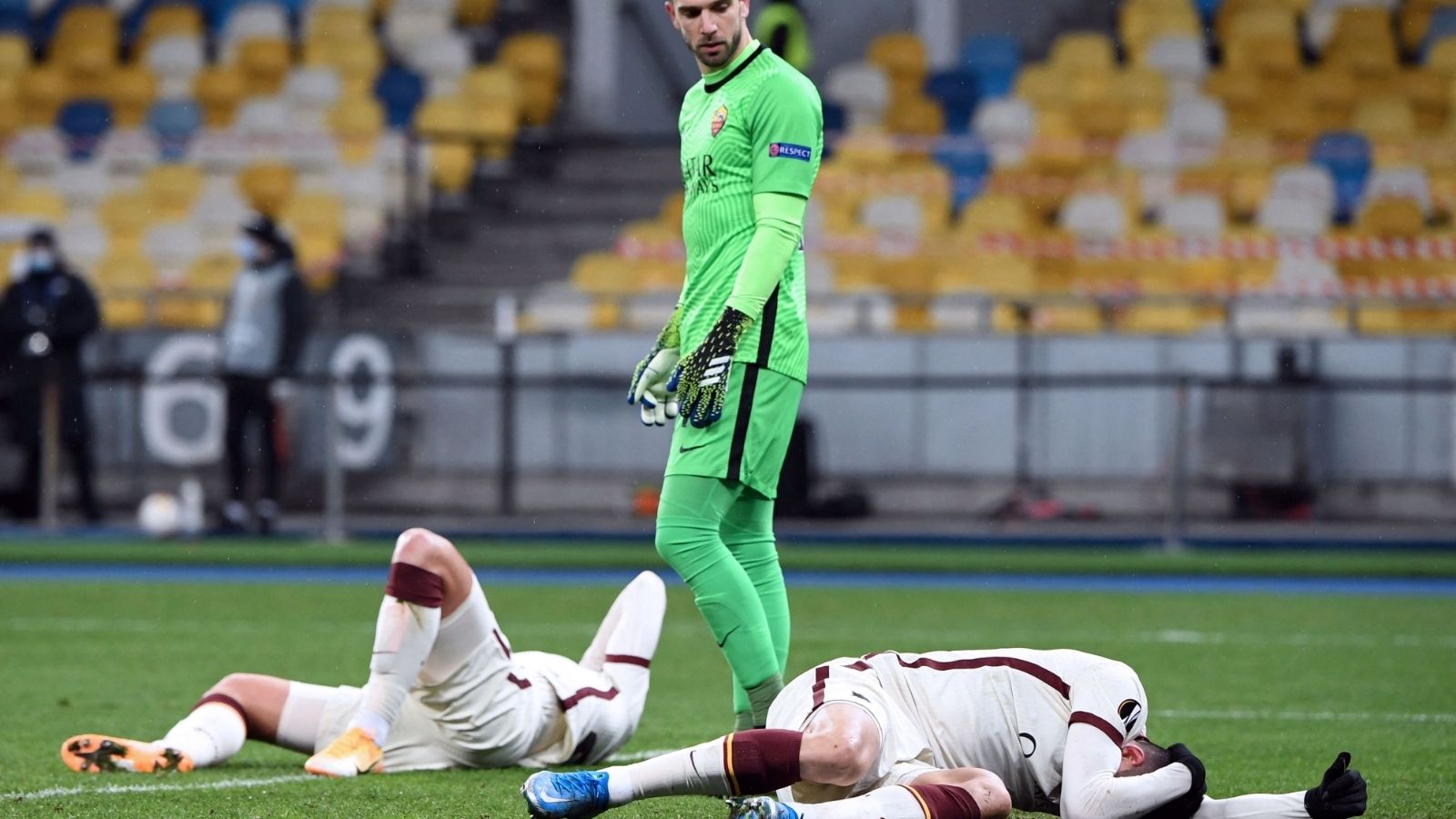 Roma Ibanez Kumbula Pau Lopez Europa League