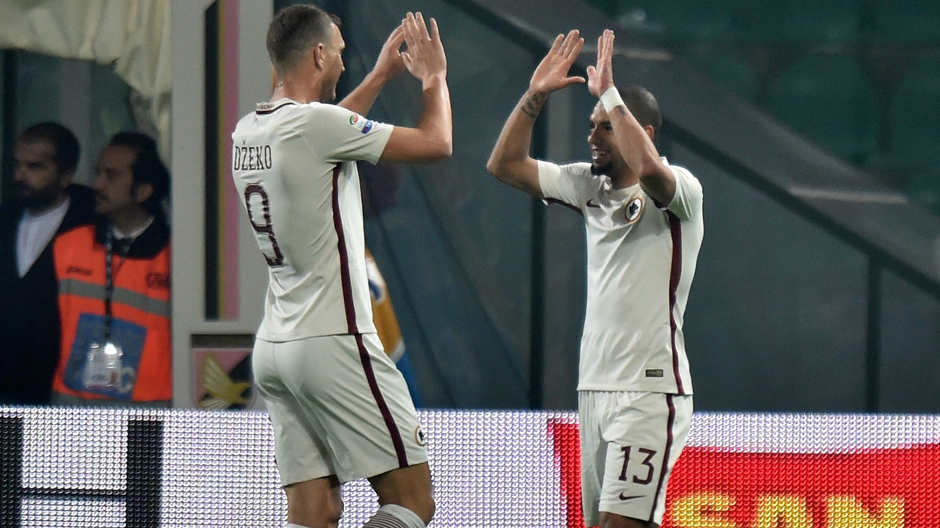 Edin Dzeko celebrates with Bruno Peres Palermo Roma Serie A 12032017