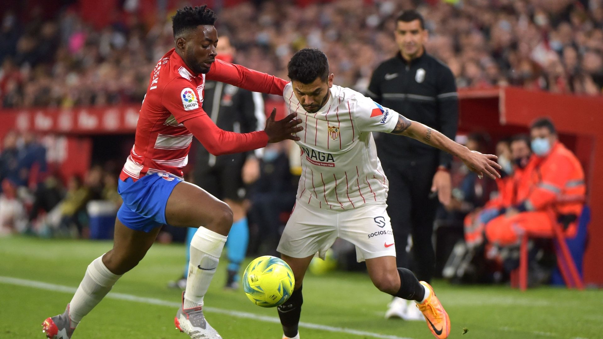 Tecatito Corona Sevilla Granada