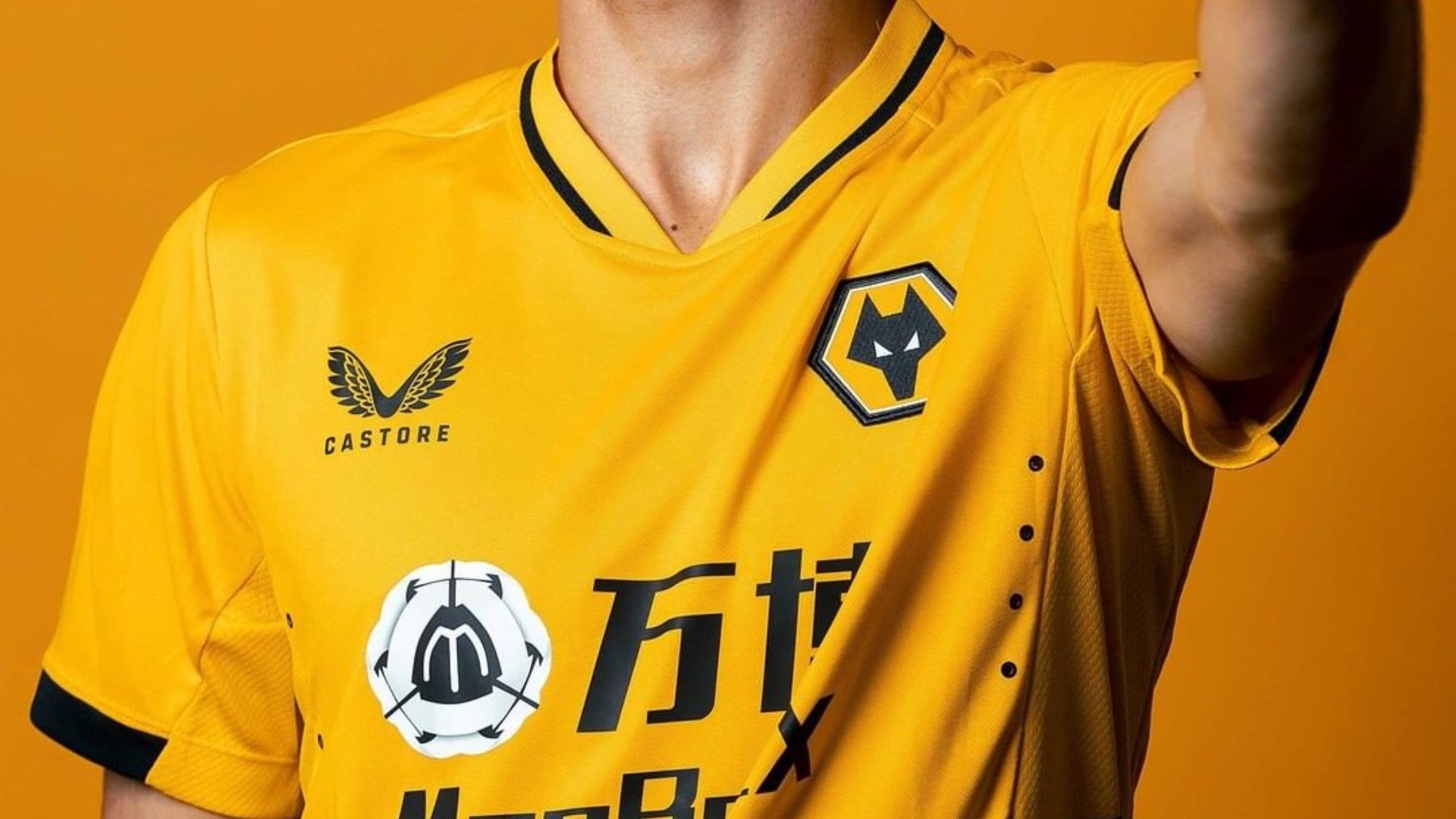 playera local de los wolves para la temporada 2021-22