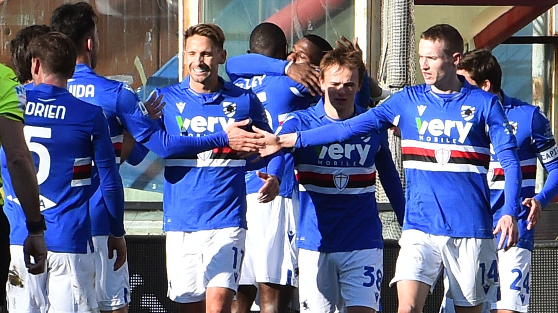 Keita Sampdoria celebrating Fiorentina