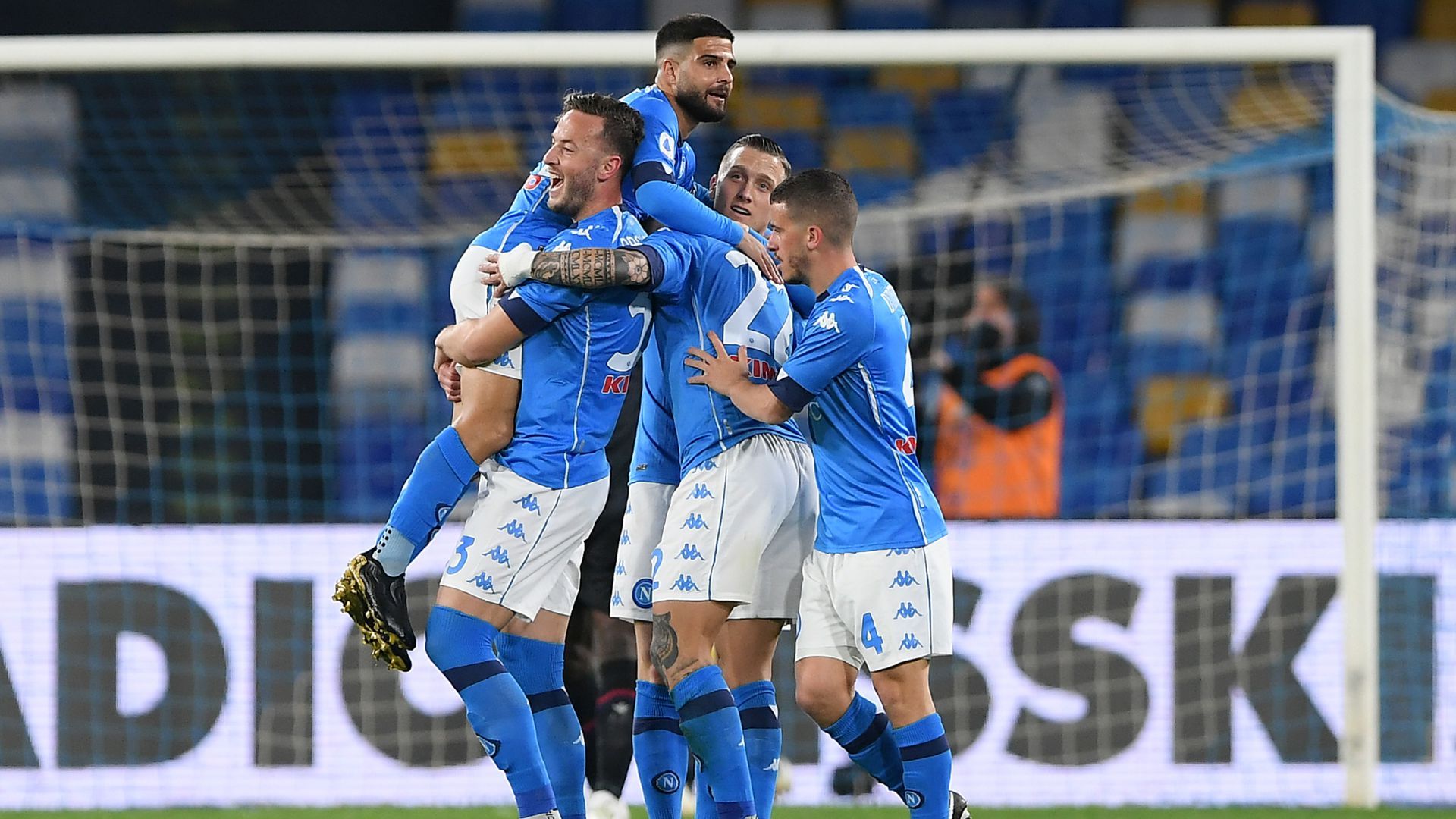 Napoli players celebrating Napoli Bologna