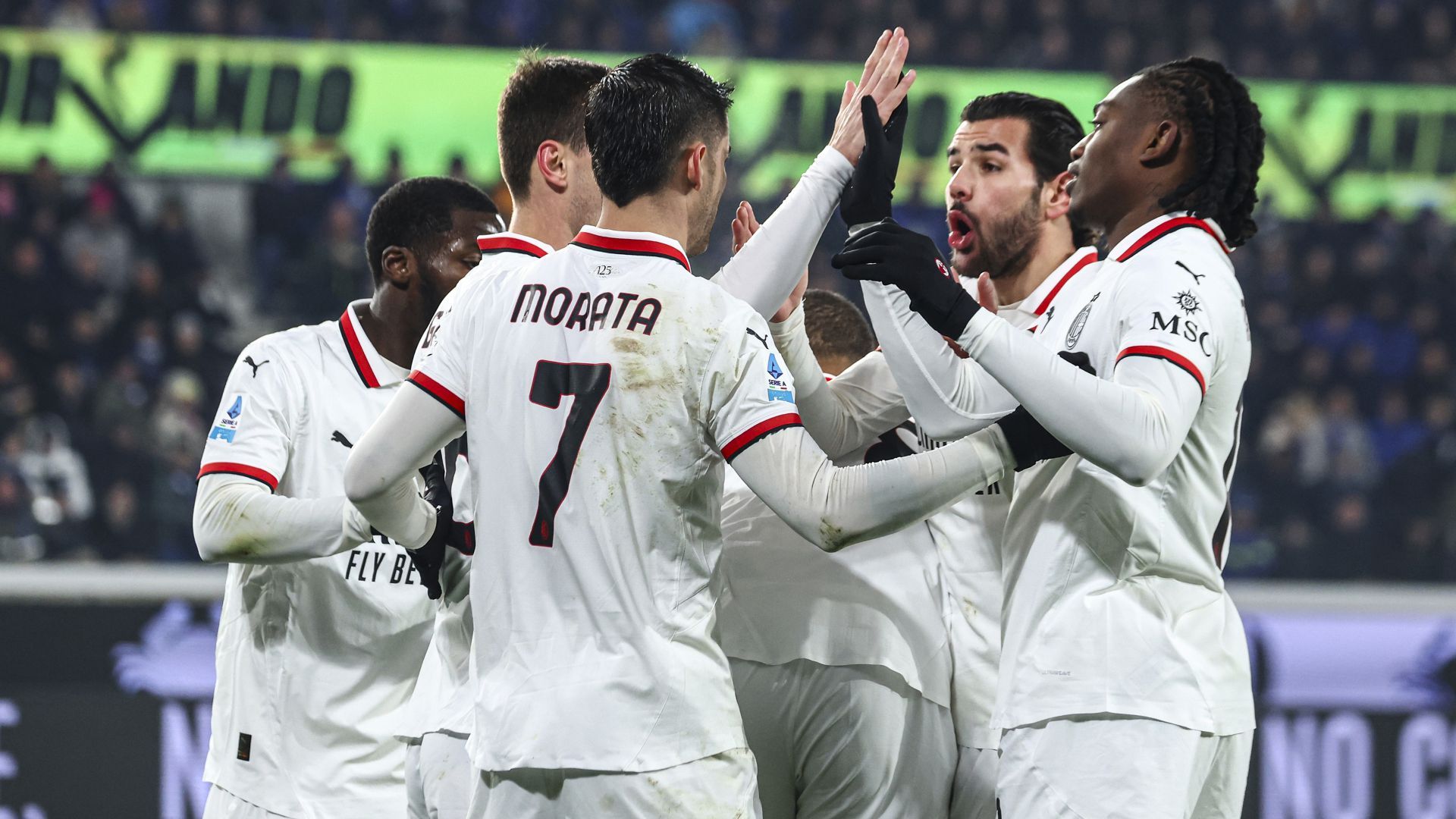 Milan players celebrating Atalanta Milan Serie A