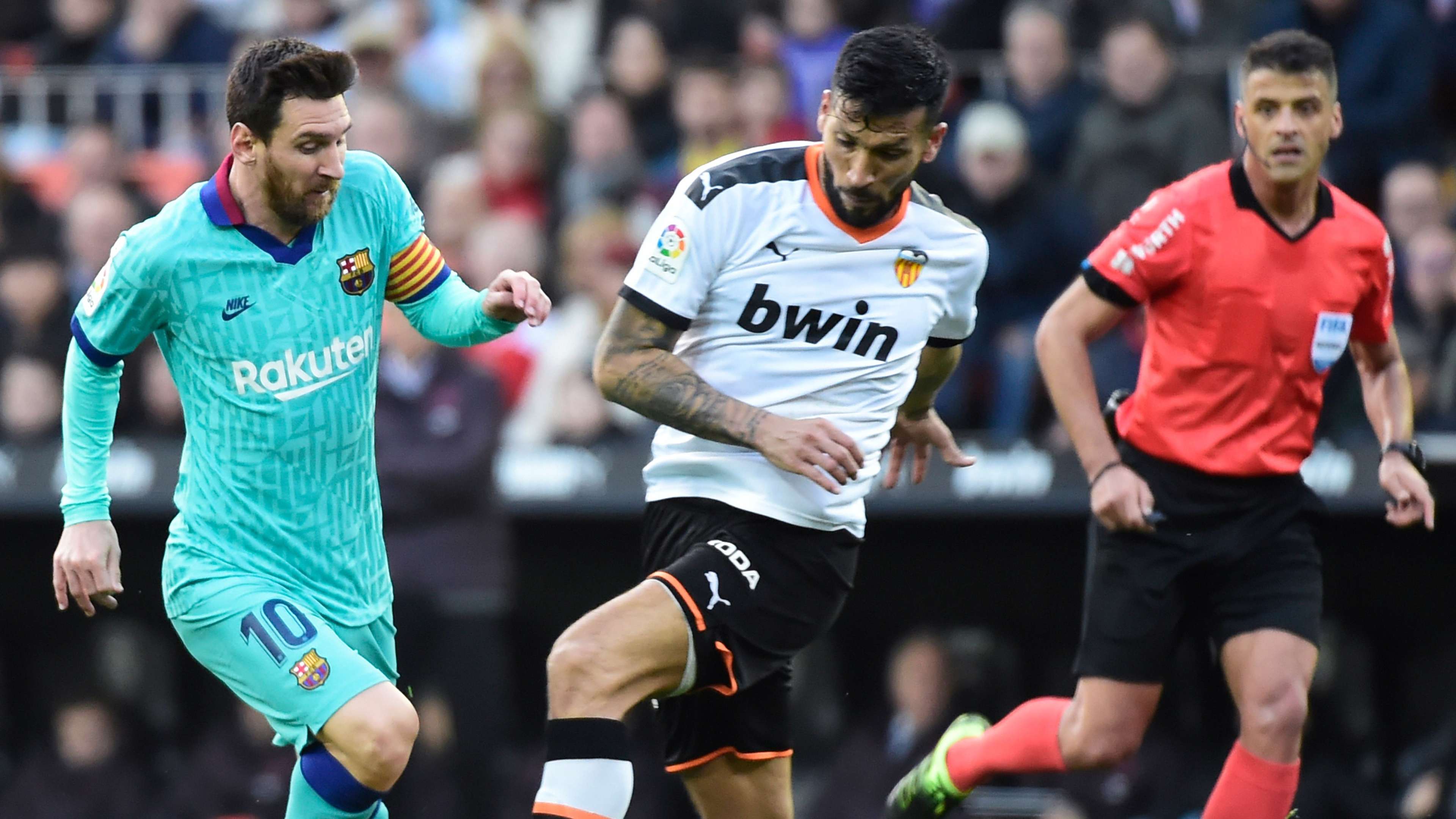 Lionel Messi Ezequiel Garay Valencia Barcelona LaLiga 25012020