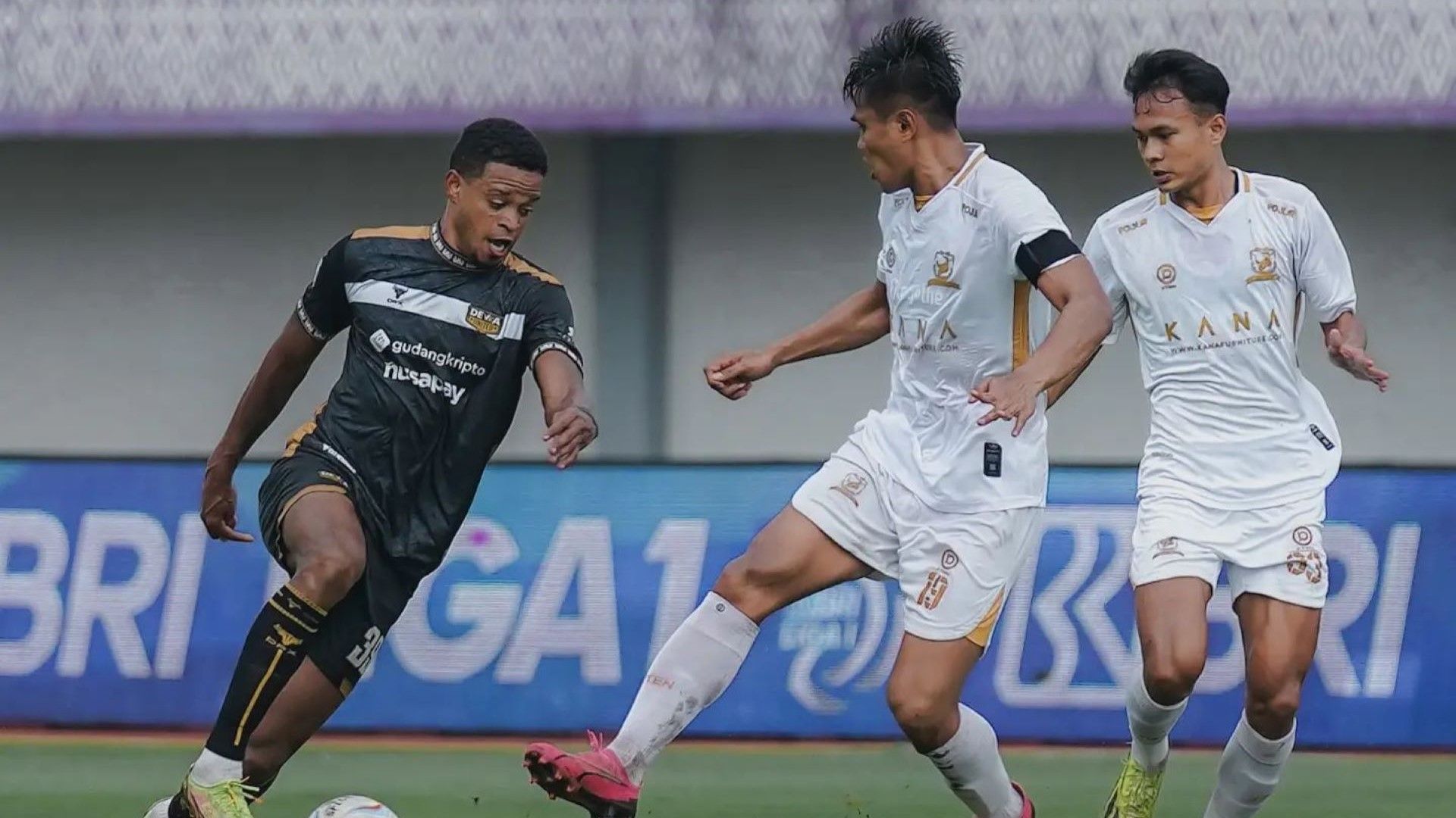 Dewa United vs Madura United 25042024