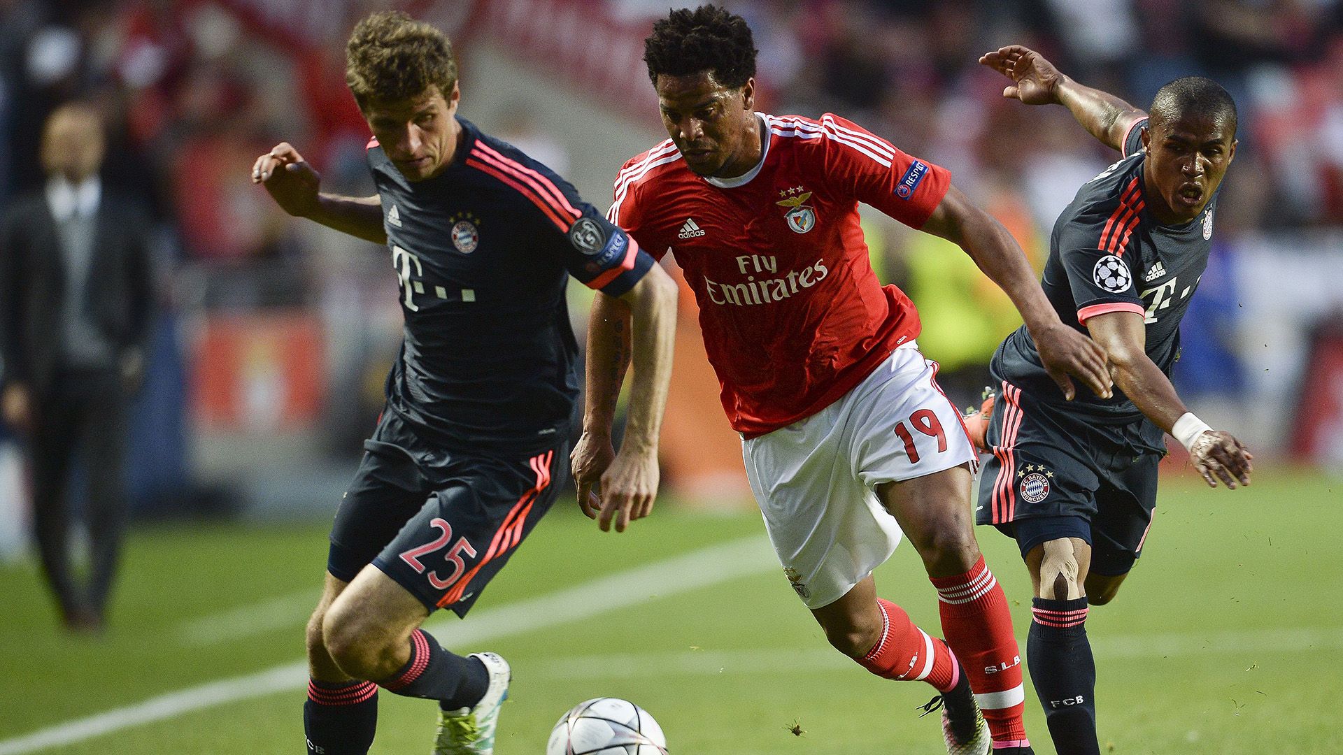 Eliseu Thomas Muller Douglas Costa Benfica Bayern Munich Champions League QF 13042016