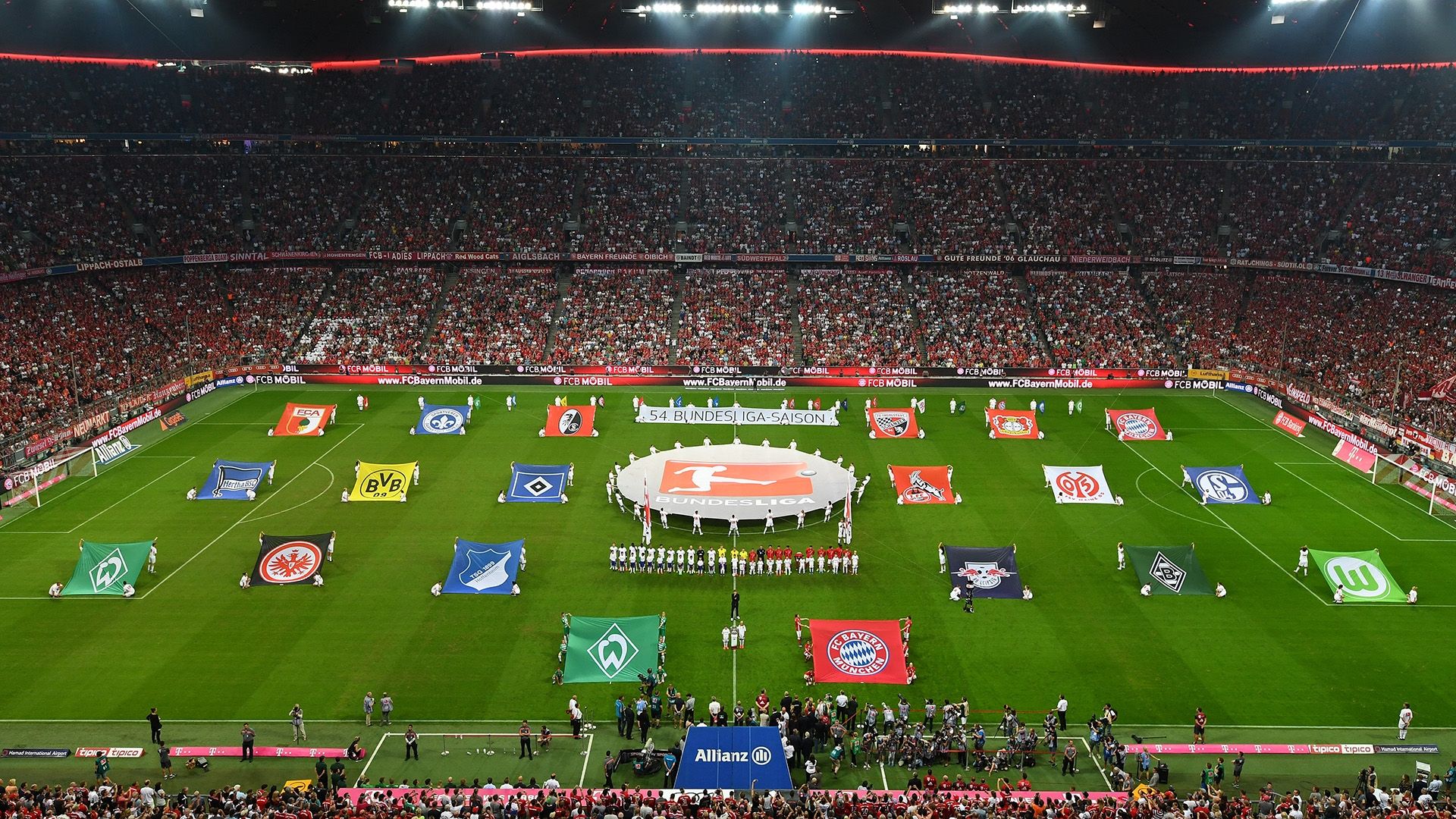 Allianz Arena Bayern Bundesliga teams flags 26082016