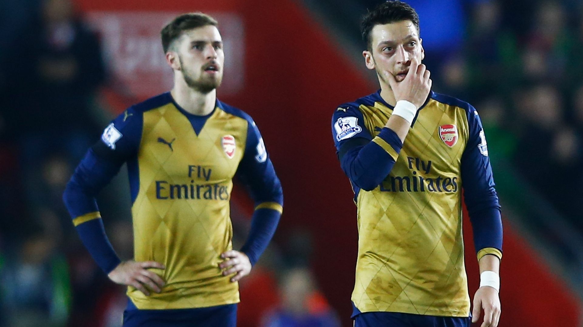 Aaron Ramsey Mesut Ozil Arsenal EPL 12262015