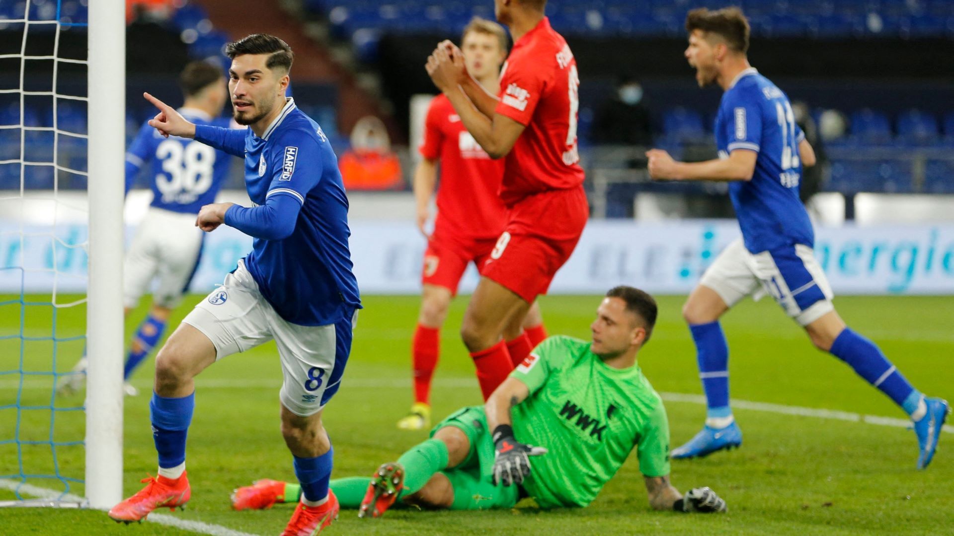 FC Schalke 04 Serdar FC Augsburg