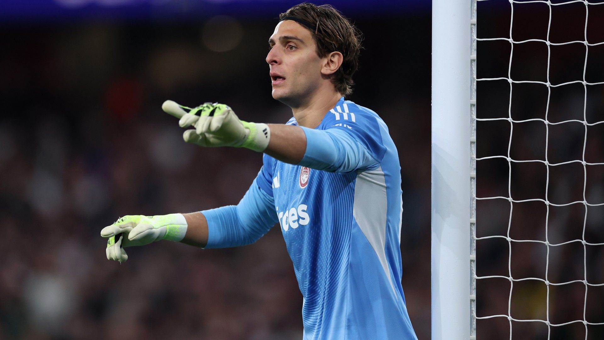 Kostas Tzolakis of Olympiacos looks on 