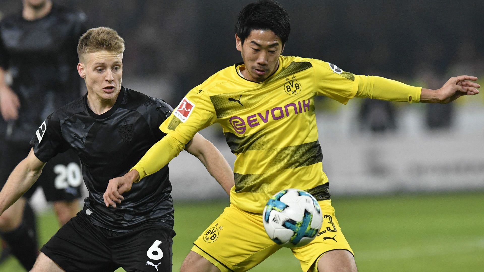 SANTIAGO ASCACIBAR STUTTGART SHINJI KAGAWA BORUSSIA DORTMUND GERMAN BUNDESLIGA 17112017