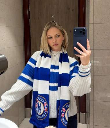 Jordyn Jones Chelsea scarf