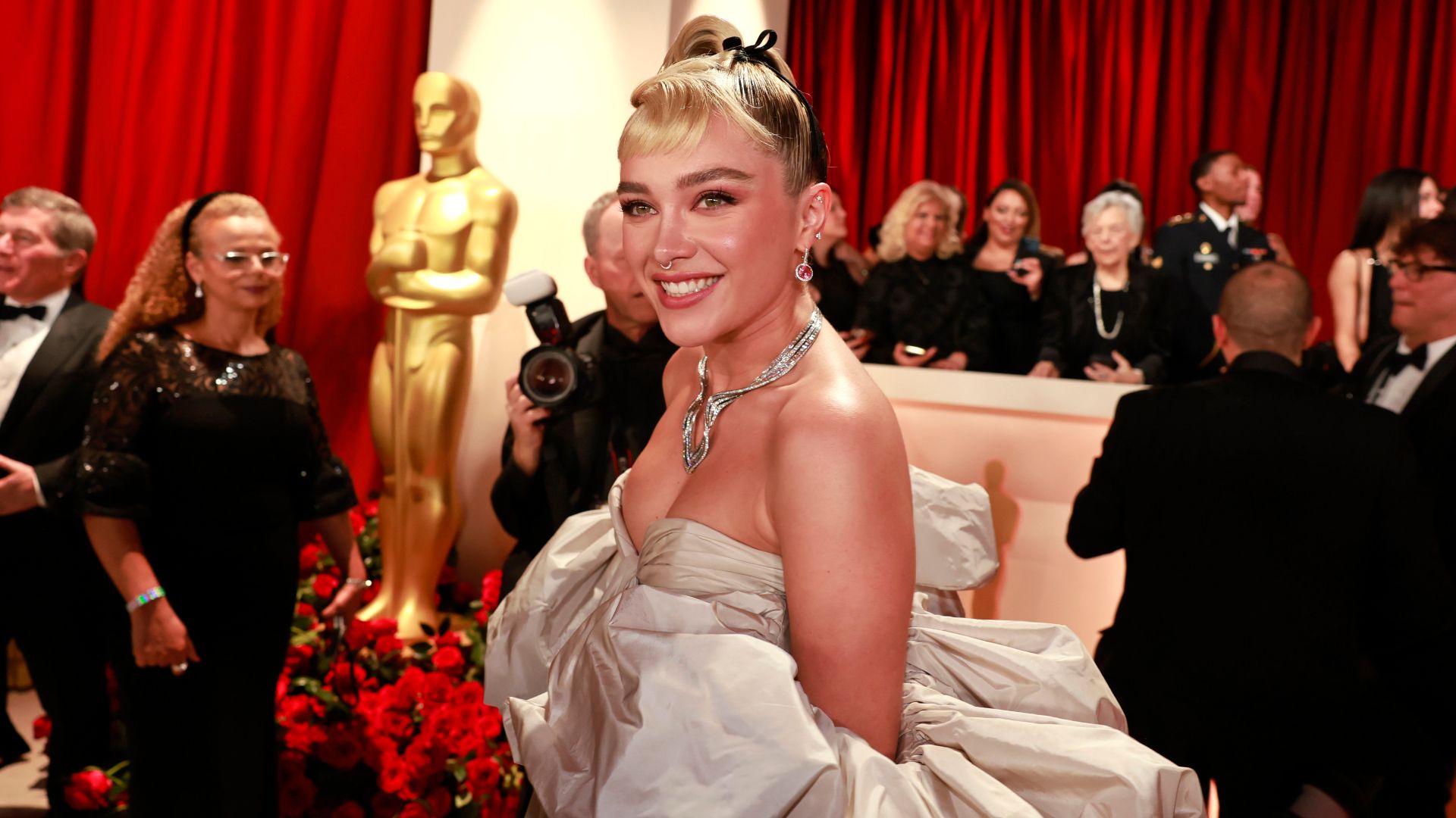 Florence Pugh Oscar red carpet