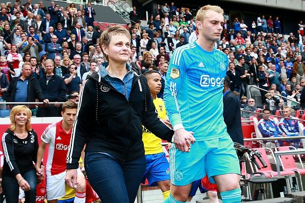 Jasper Cillessen y su madre.