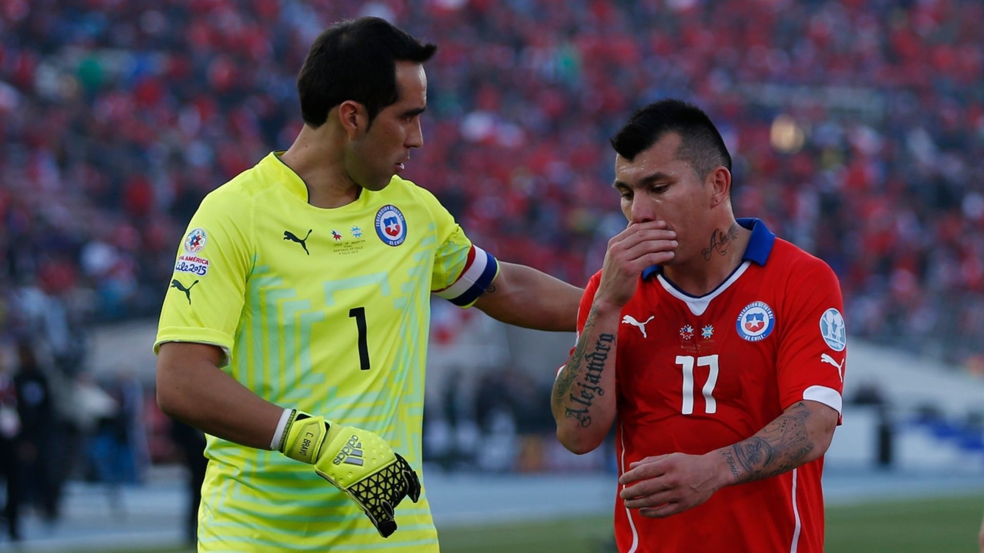 Claudio Bravo - Gary Medel