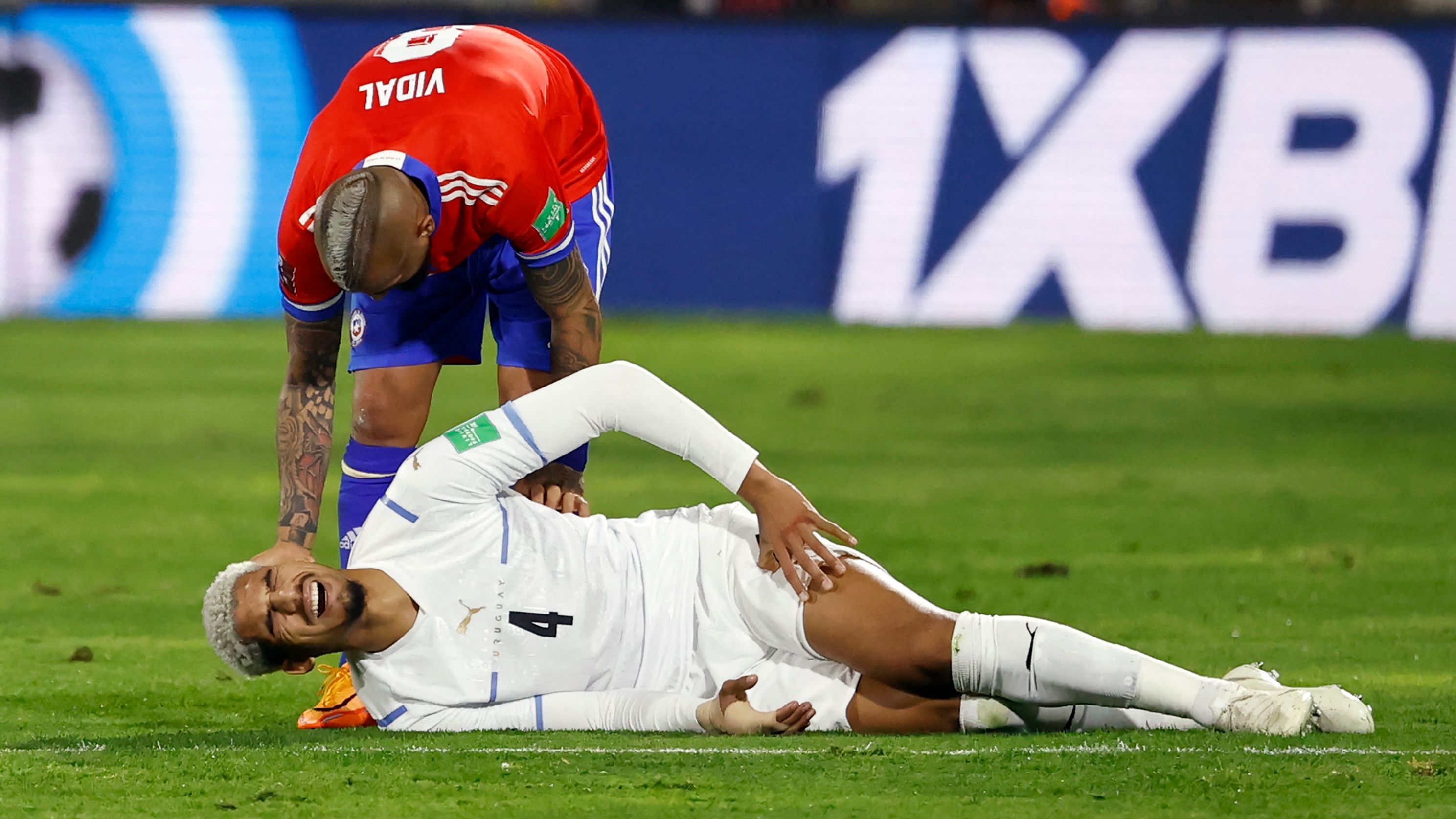 Ronald Araujo Uruguay injury 2021-22