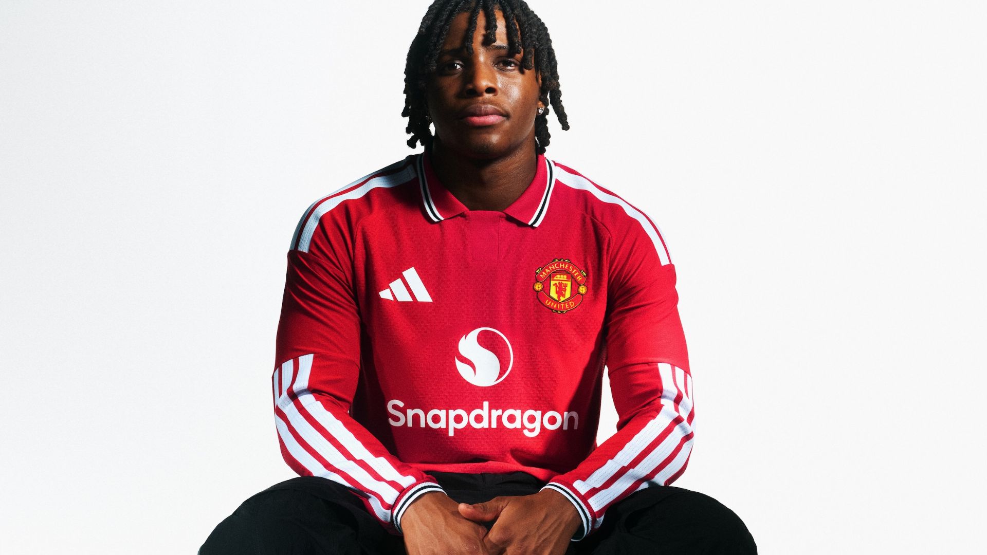 Man Utd 2026-27 home kit close
