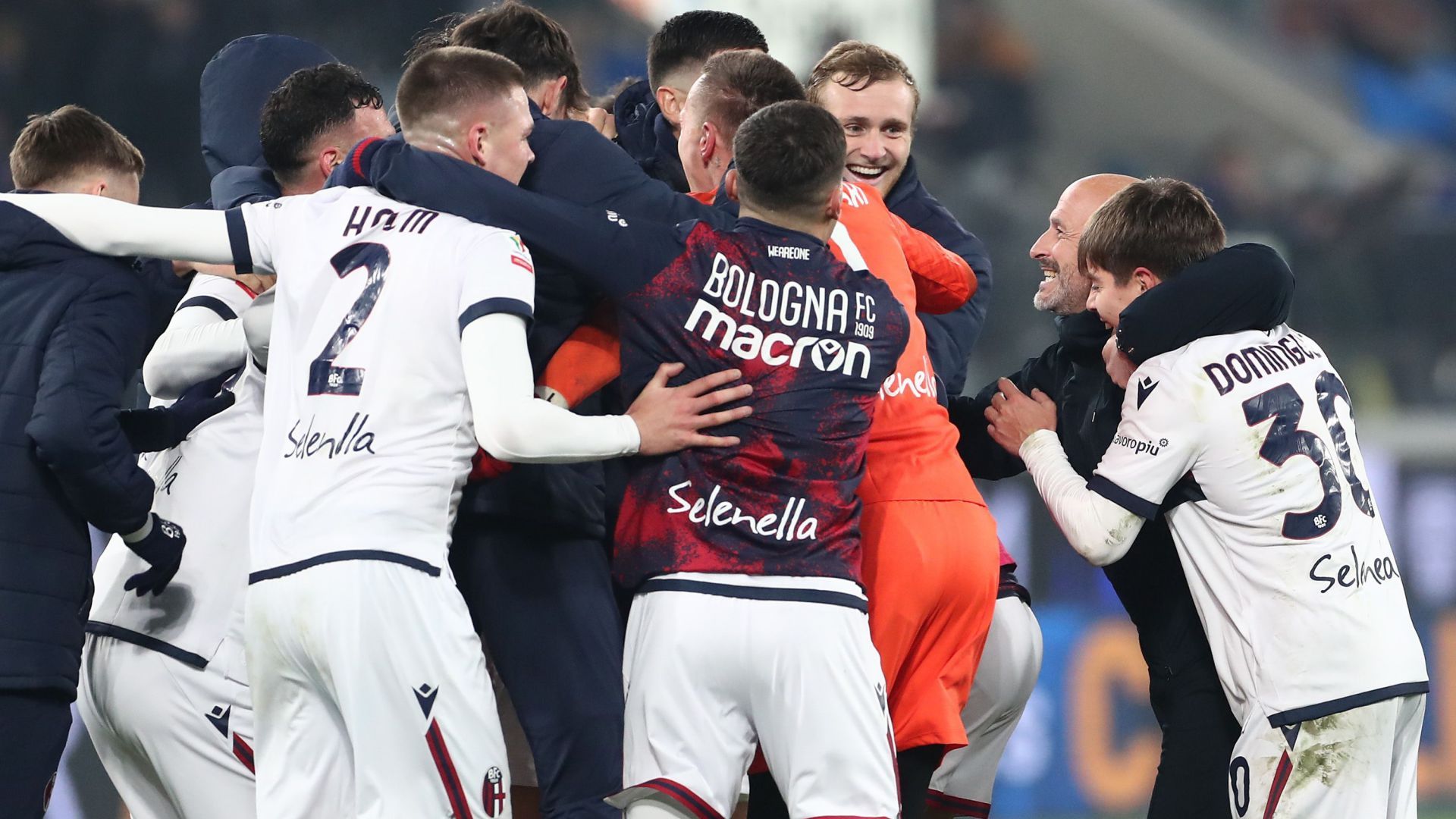 Bologna player celebrating Atalanta Bologna Coppa Italia