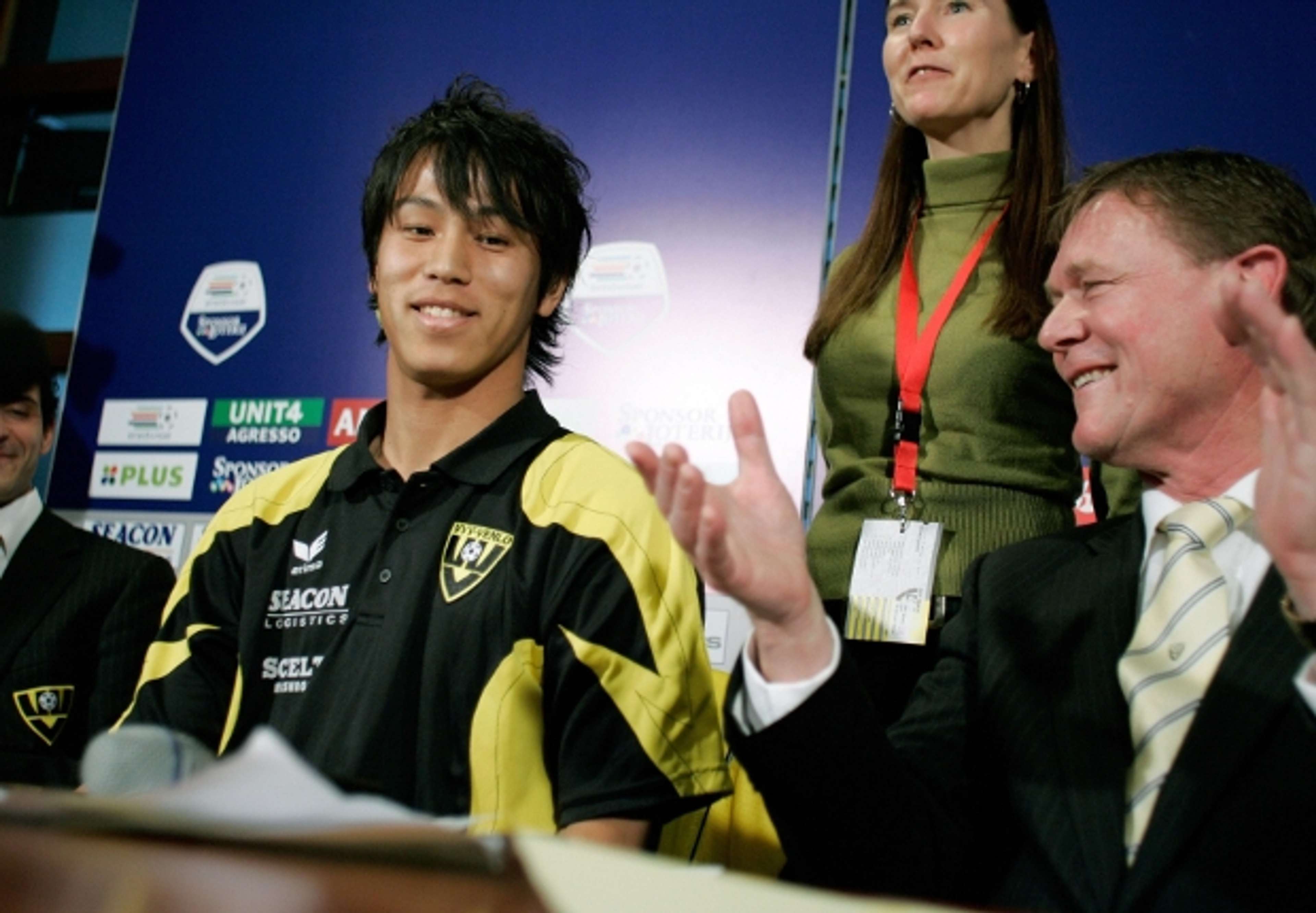 Keisuke Honda signs with VVV Venlo