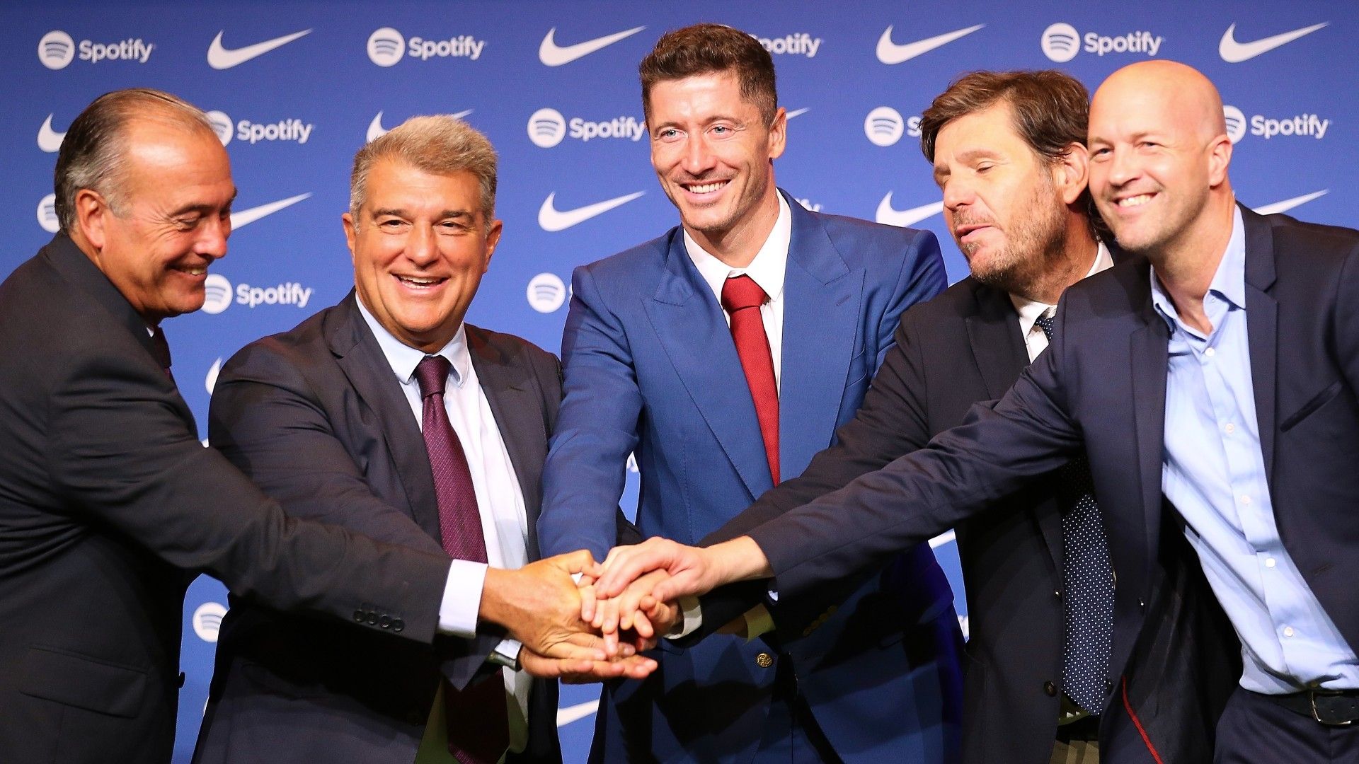 Lewandowski Barcelona signing announcement
