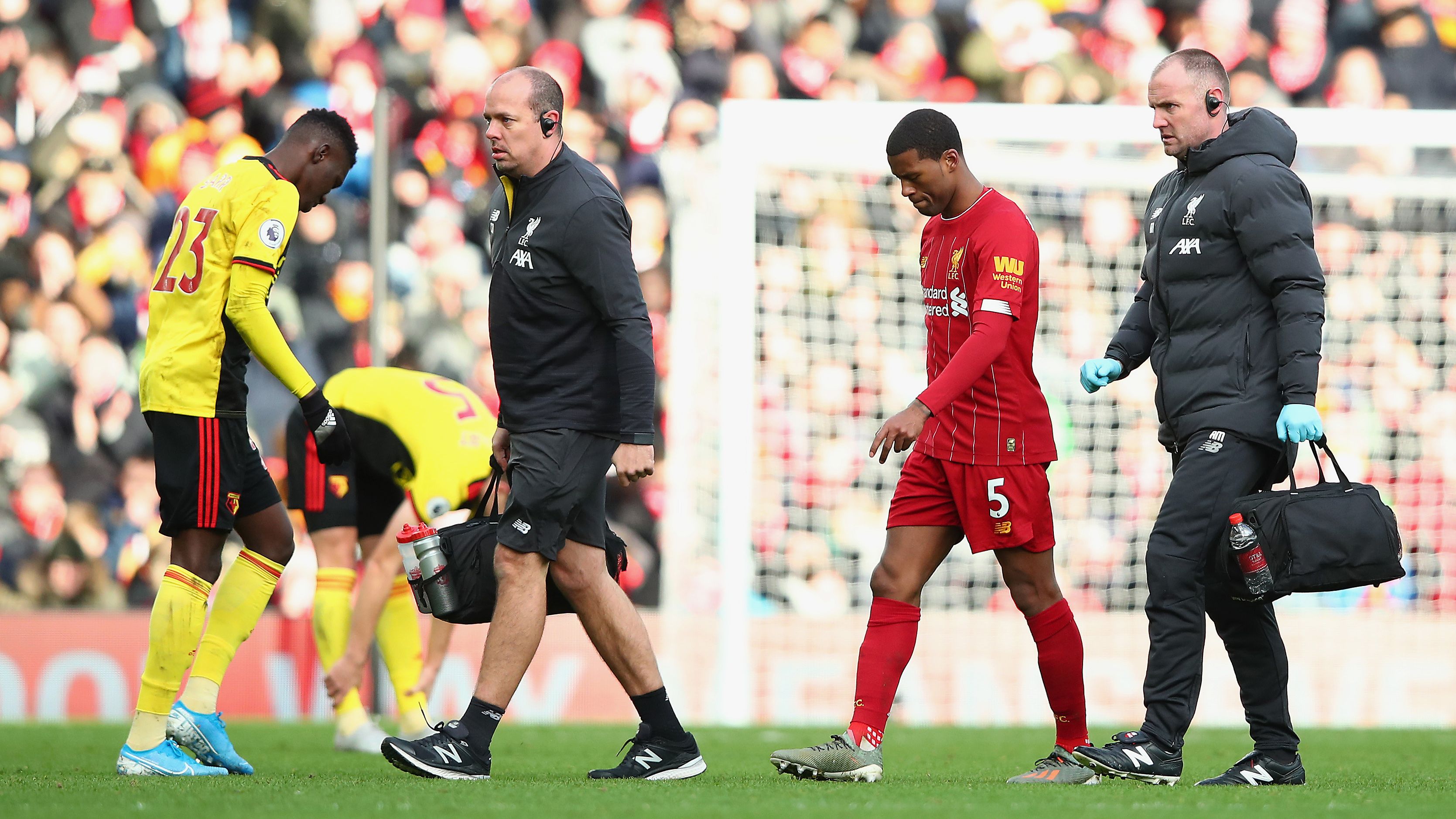 Wijnaldum deixa Anfield lesionado