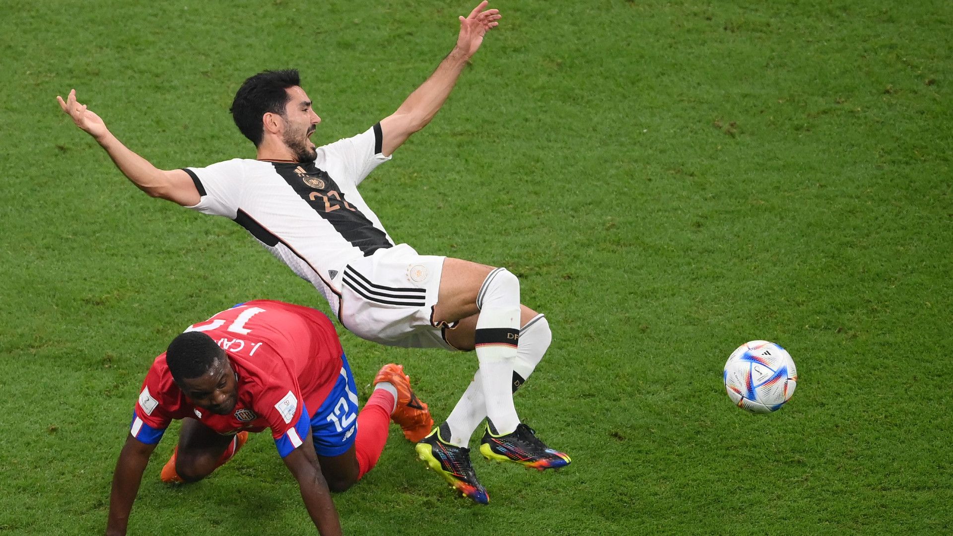 ILKAY GÜNDOGAN GERMANY WORLD CUP 01122022