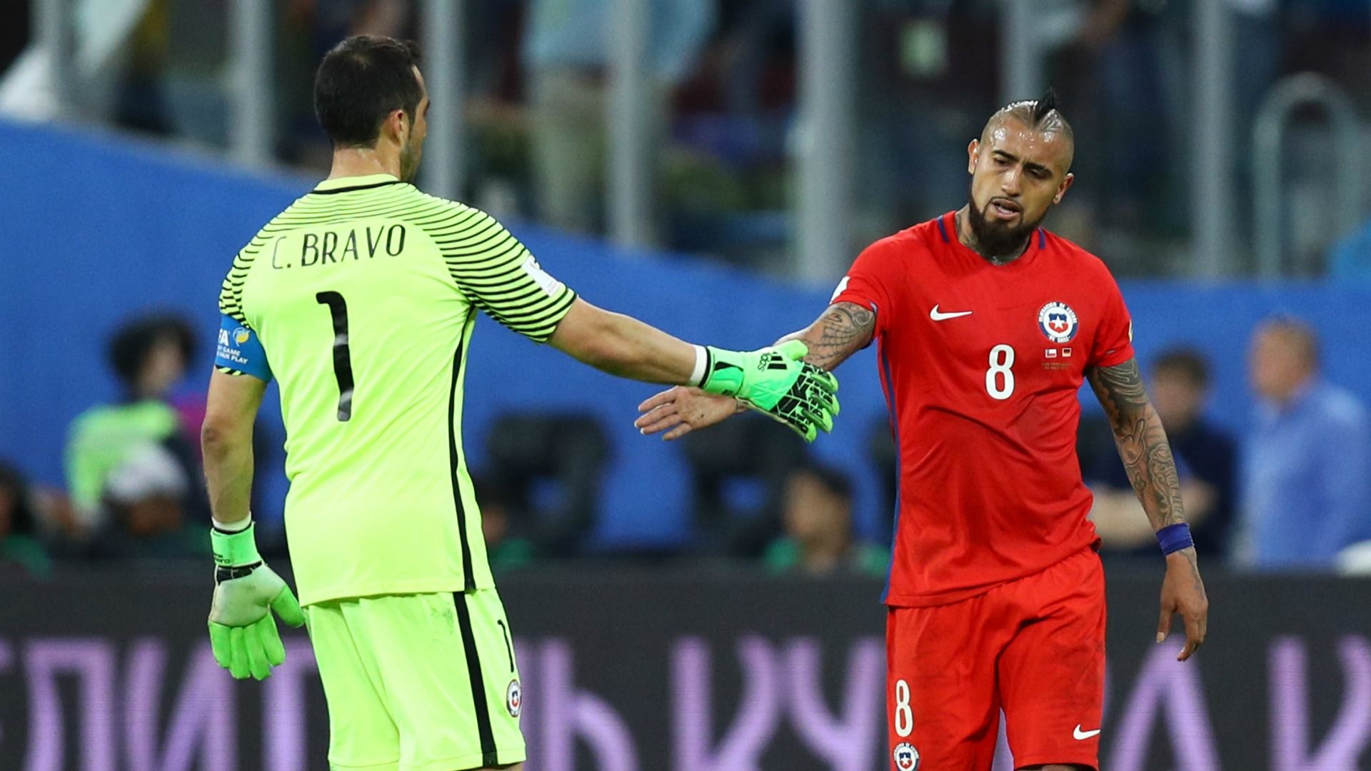 Claudio Bravo - Arturo Vidal