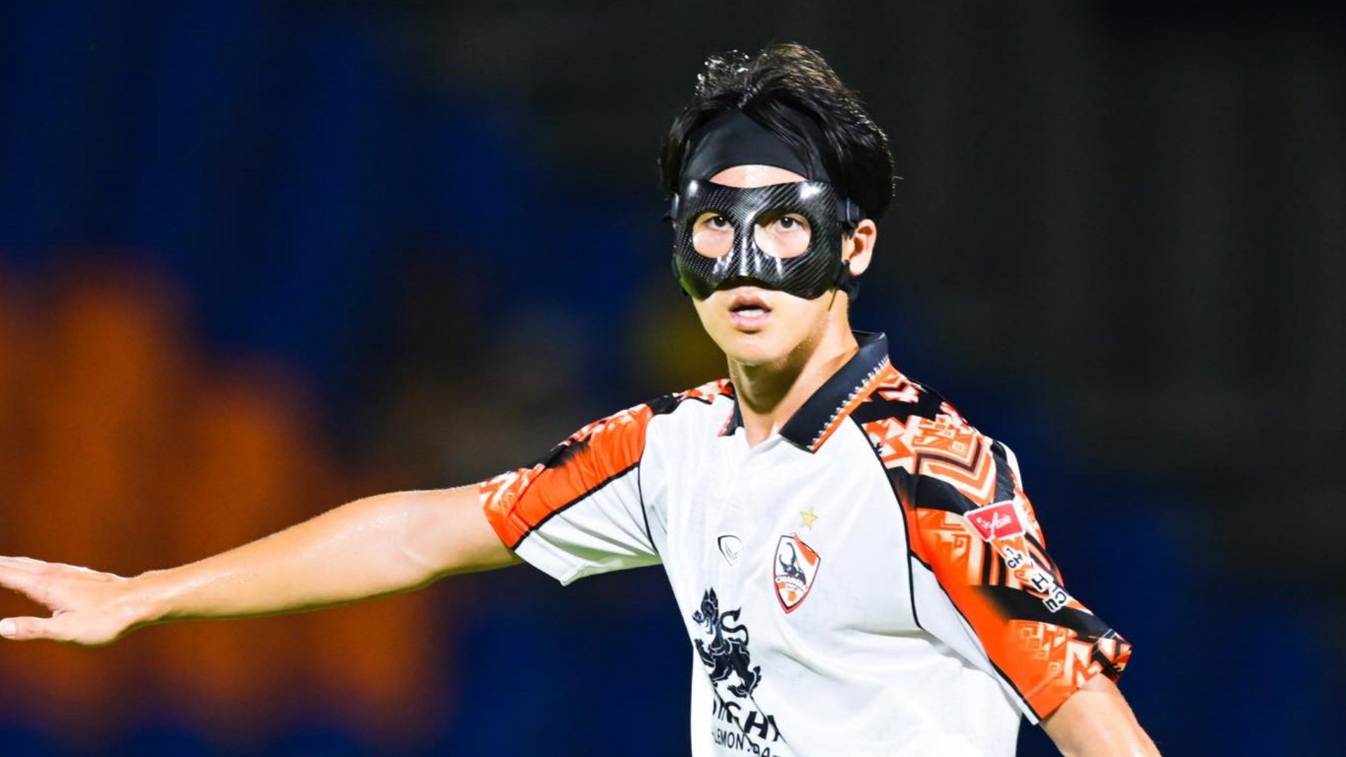 อิสึกิ เอโนโมโตะ 