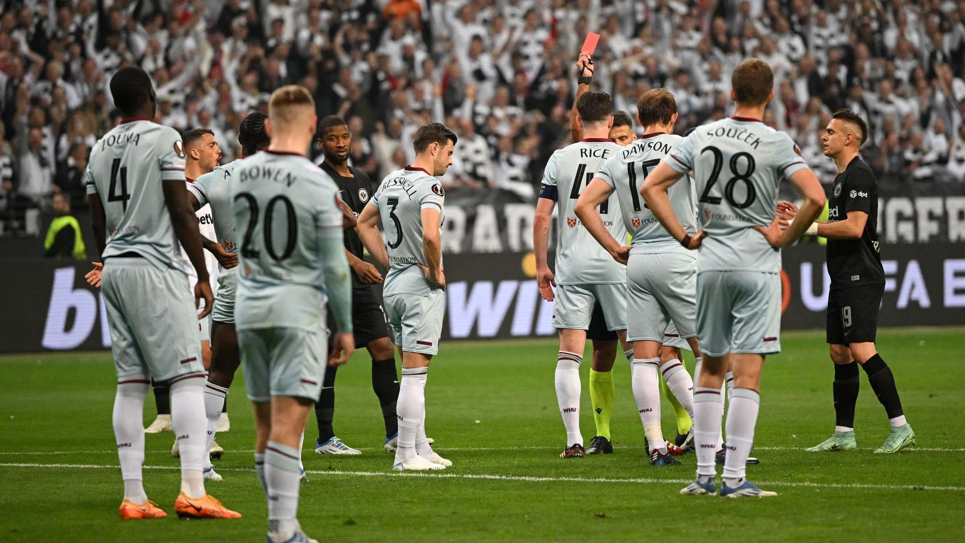 20220506 Aaron Cresswell sent off