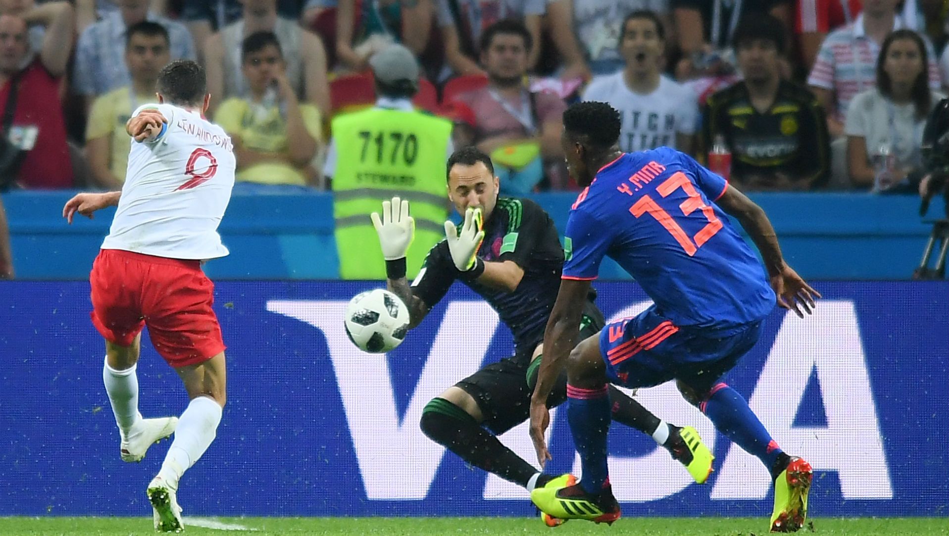 240618 Polonia Colombia - Robert Lewandowski . David Ospina . Yerry Mina