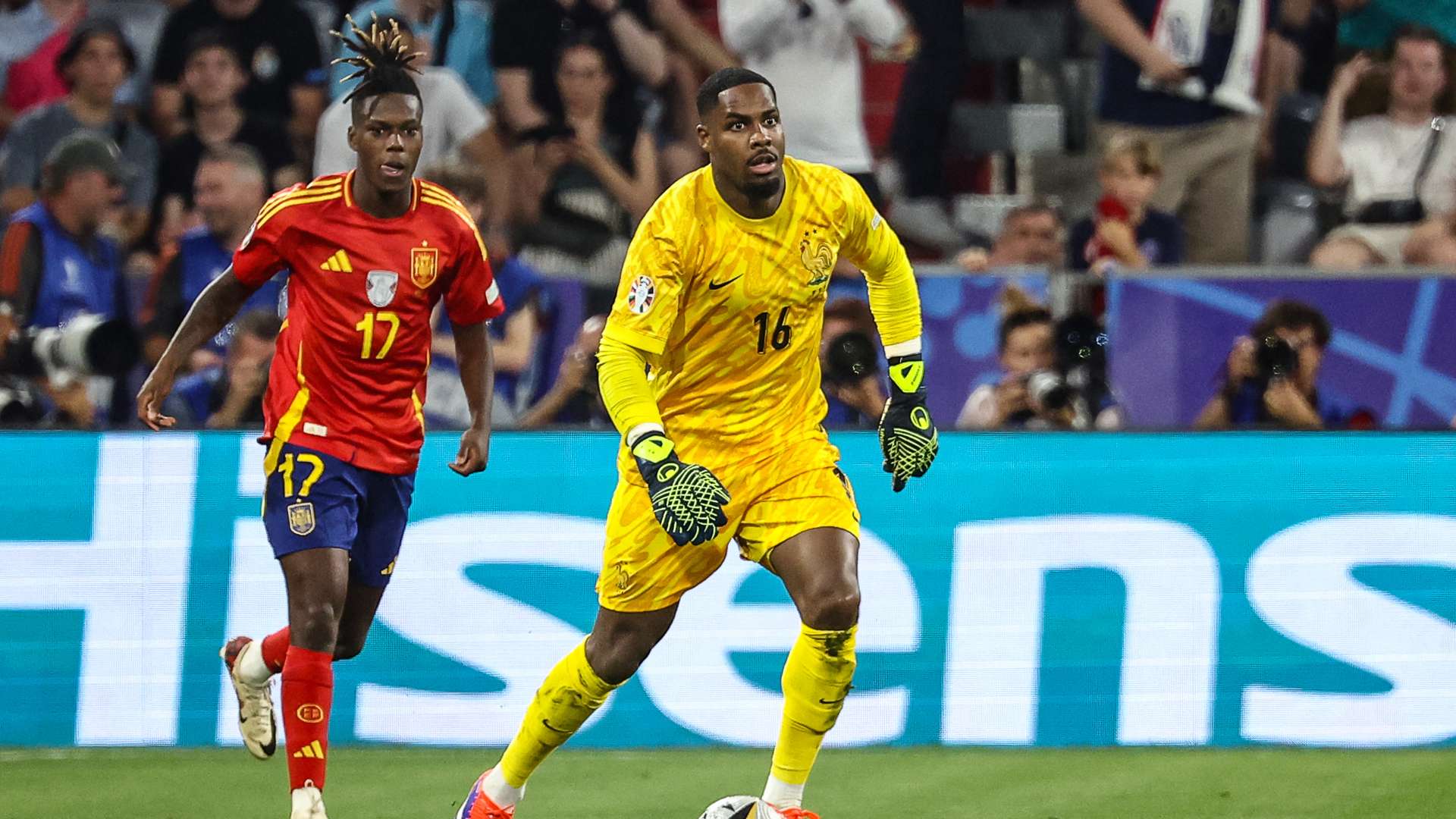 Mike Maignan France Spain Euro 2024