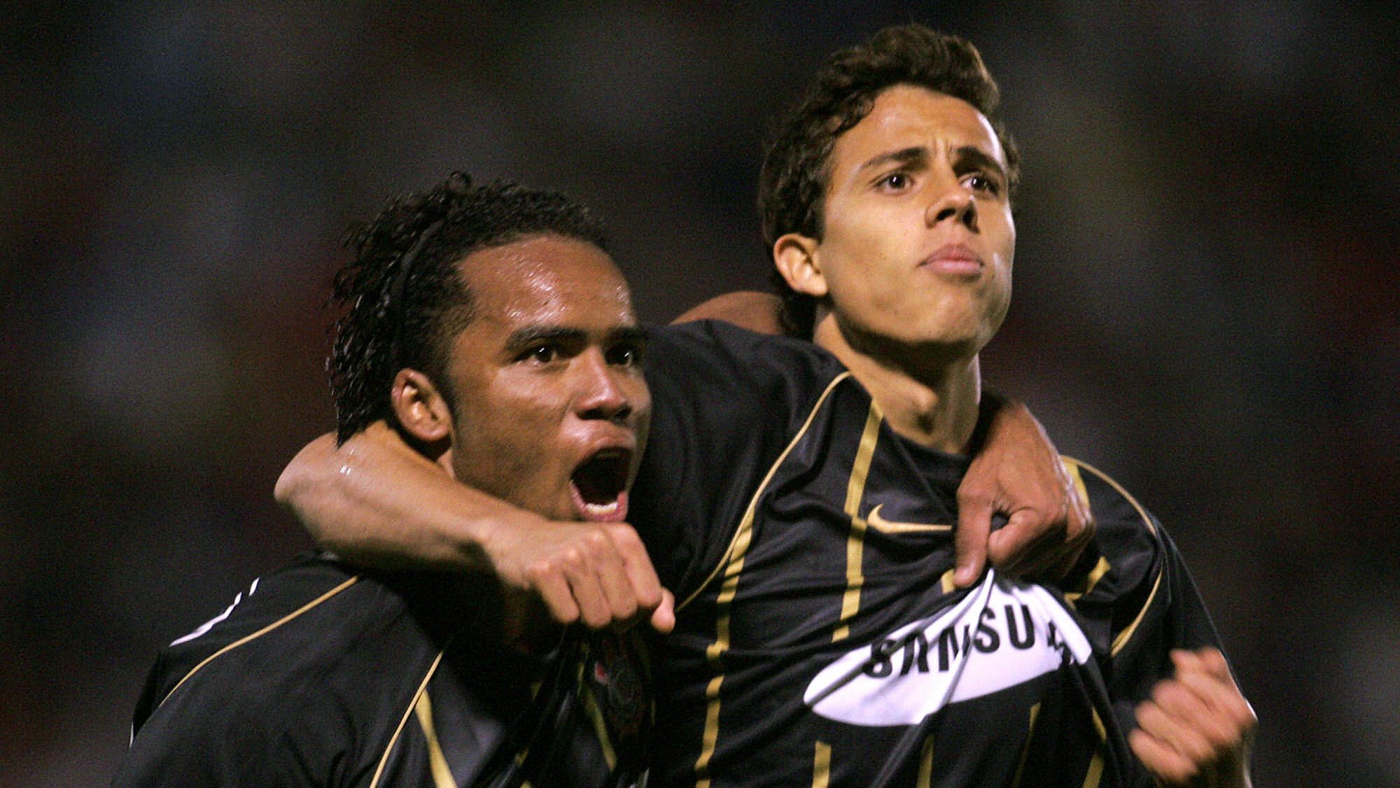 Nilmar e Carlos Alberto Corinthians