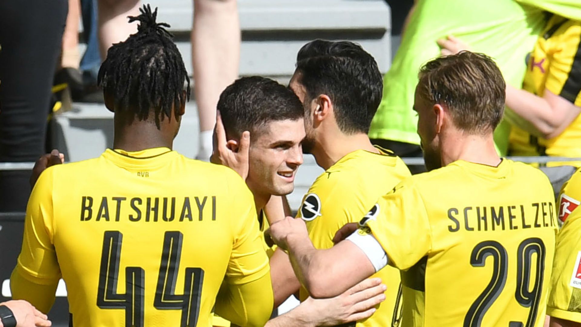 Christian Pulisic Borussia Dortmund celebration Stuttgart