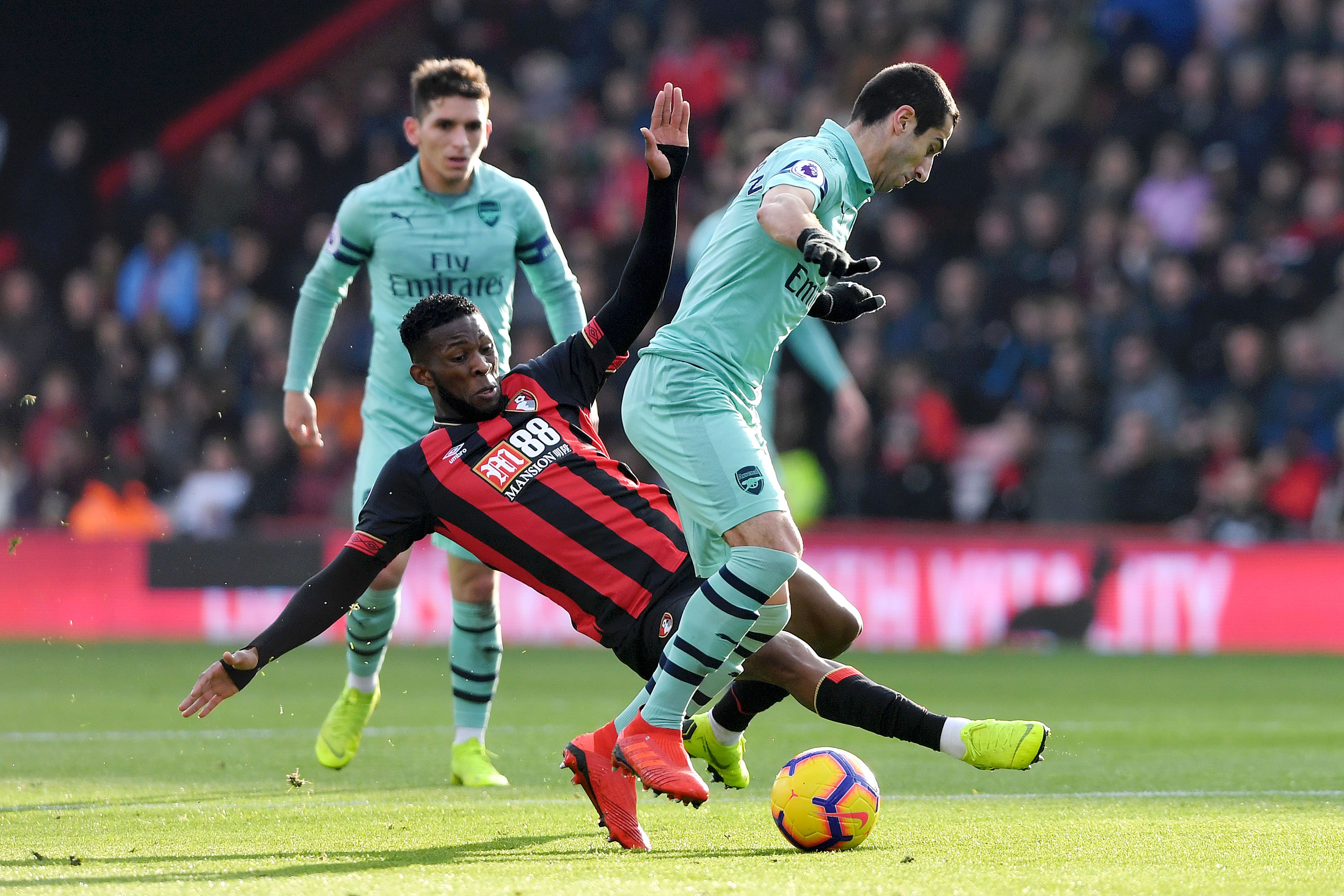 Henrikh Mkhitaryan Jefferson Lerma AFC Bournemouth Arsenal Premier League 25112018