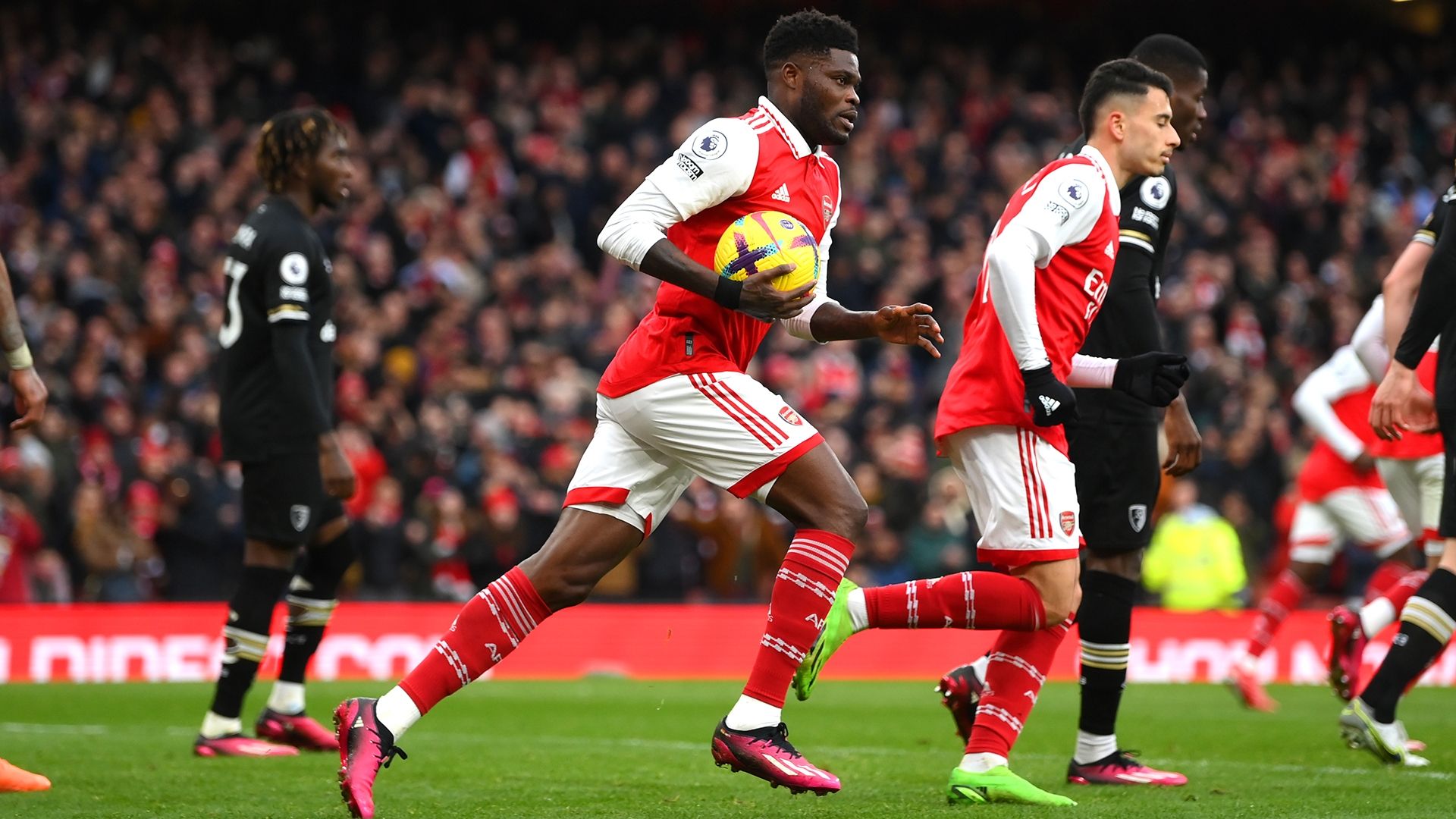 Thomas Partey ball Arsenal Bournemouth Premier League 2022-23 
