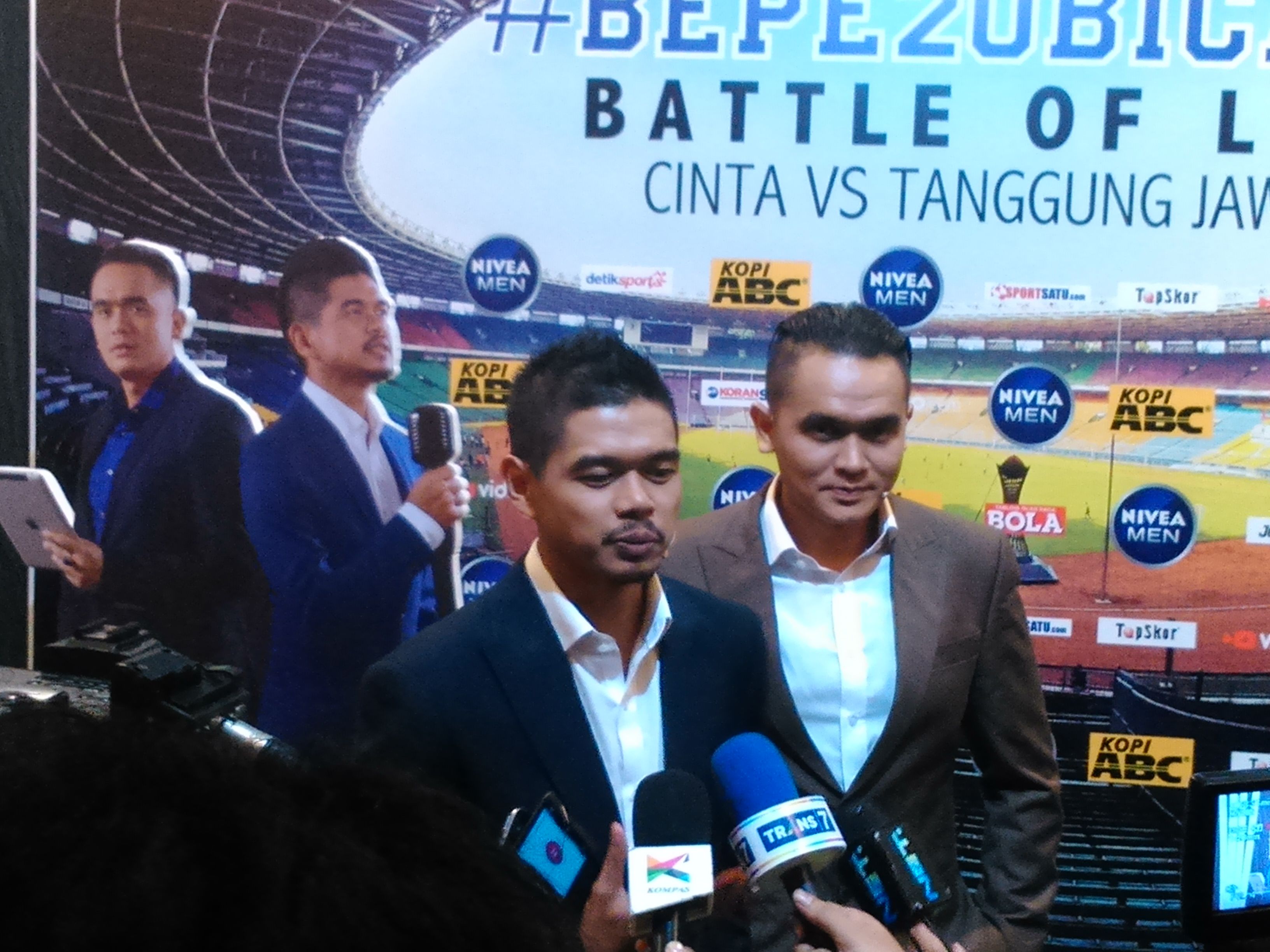 Bambang Pamungkas dan Valentino Simanjuntak