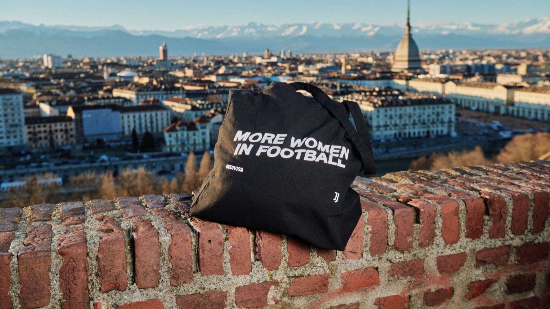 Juventus x INDIVISA bag