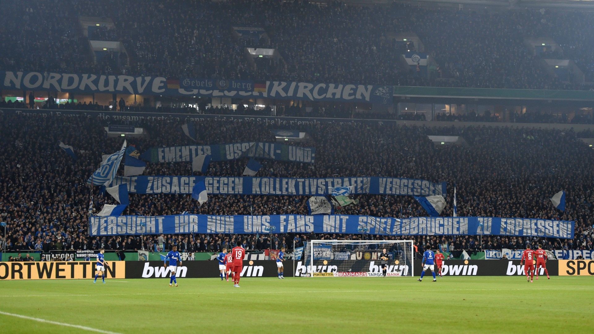 SCHALKE 04 SPRUCHBAND POKAL KRITIK DFB